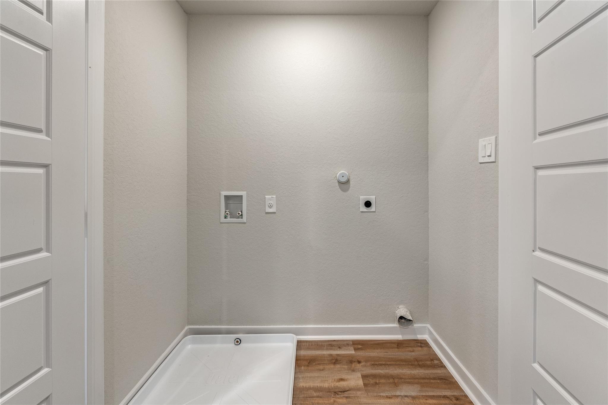 Image 13 of 21 For 721 Ryan Xing