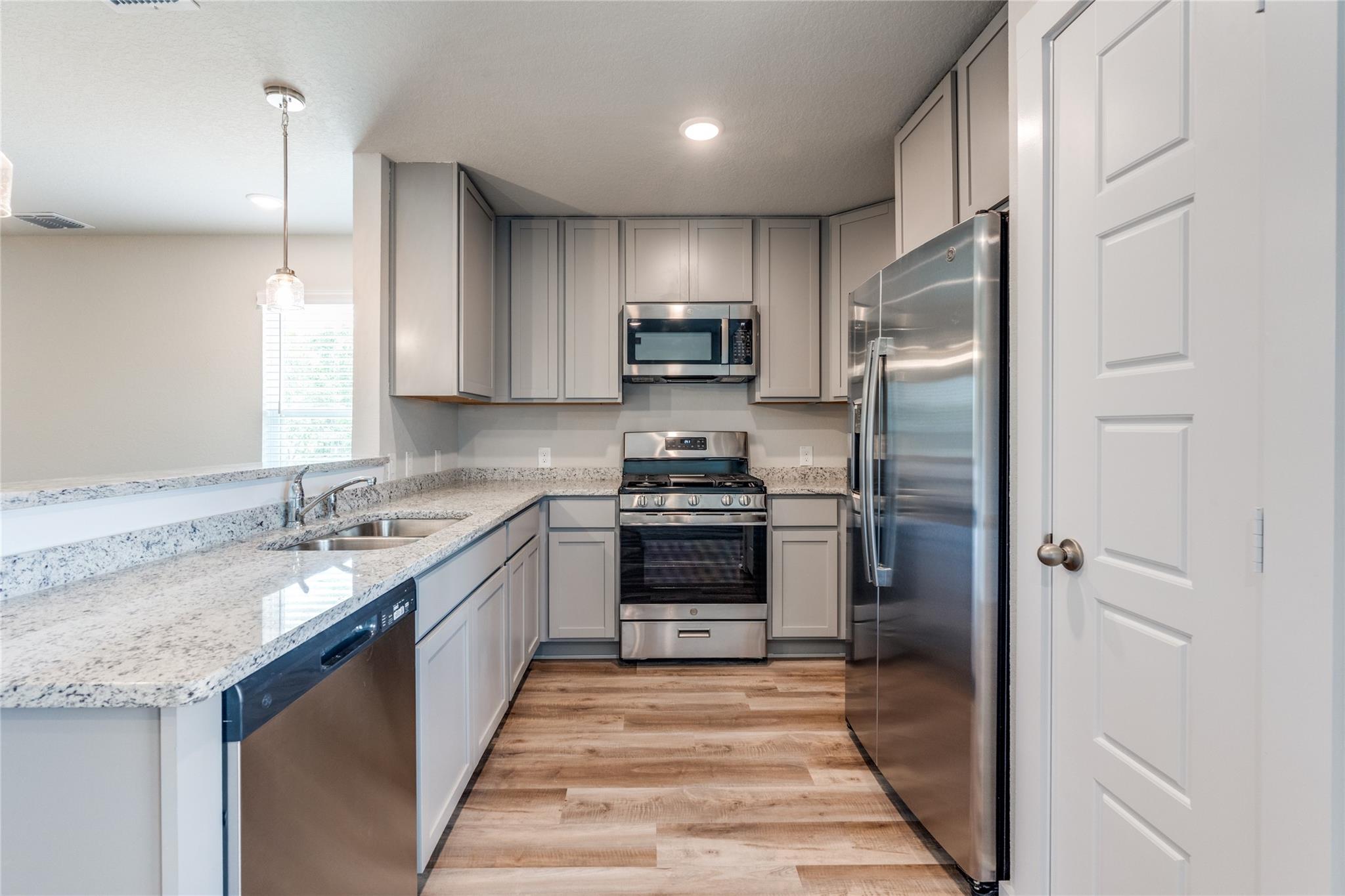 Image 7 of 21 For 721 Ryan Xing