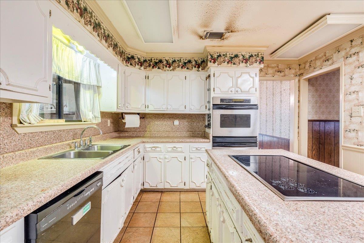 Image 14 of 38 For 771 Mary Preiss Dr