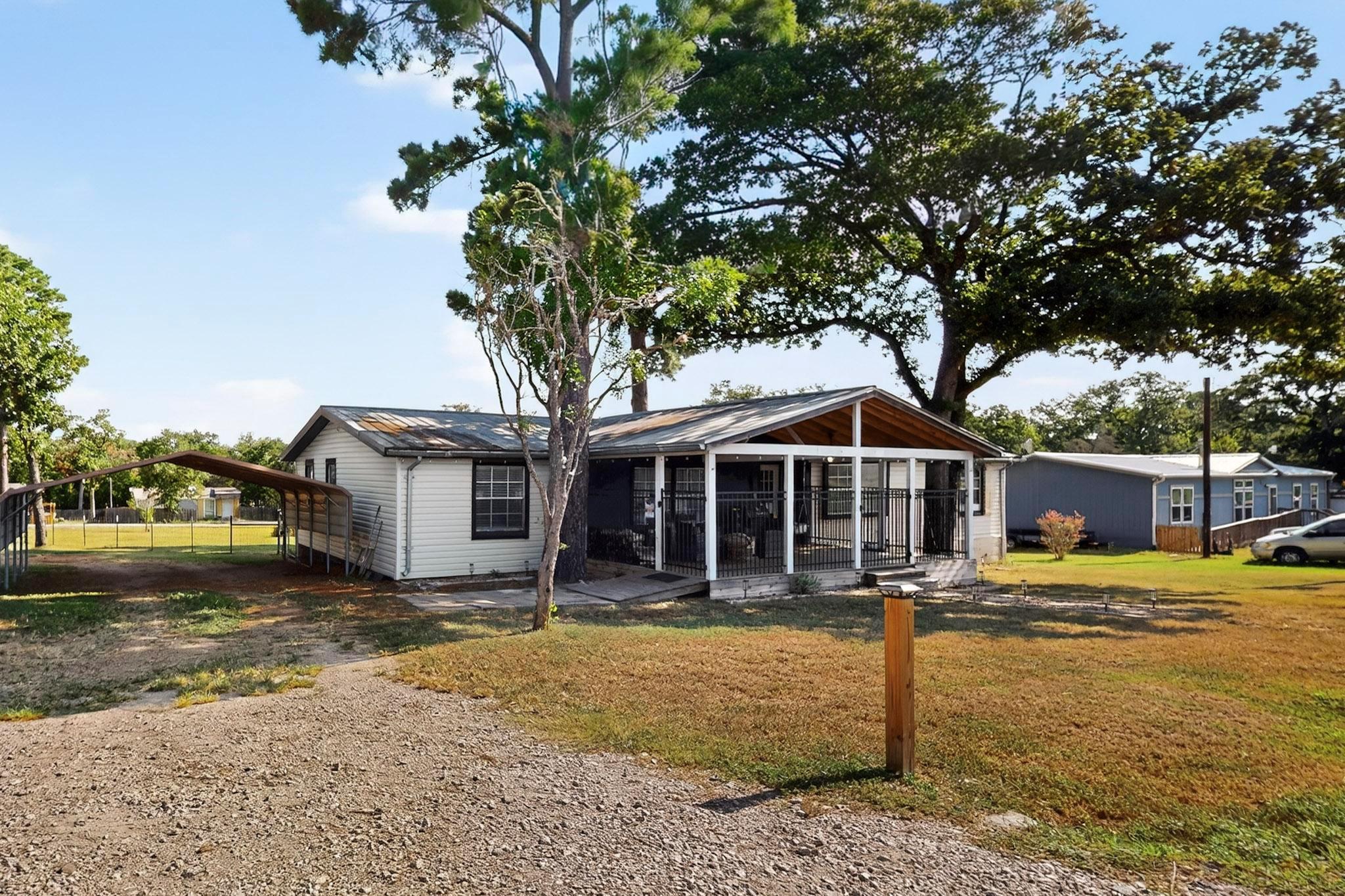 Details for 132 Cherokee Cir, Smithville, TX 78957