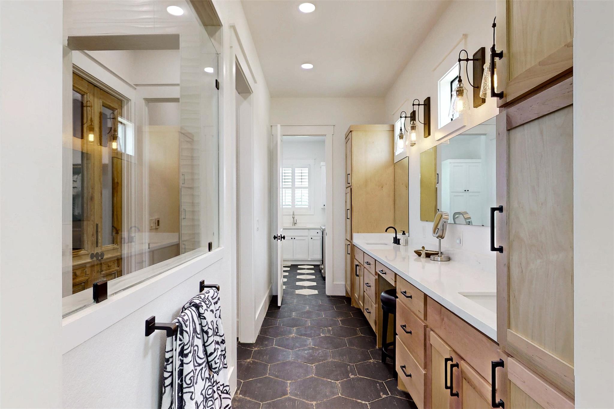 Image 18 of 38 For 4503 County Road 308