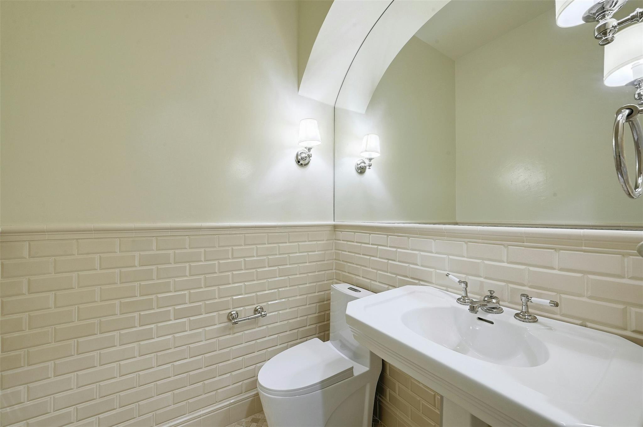 Image 28 of 38 For 3303 Desert Willow Cv