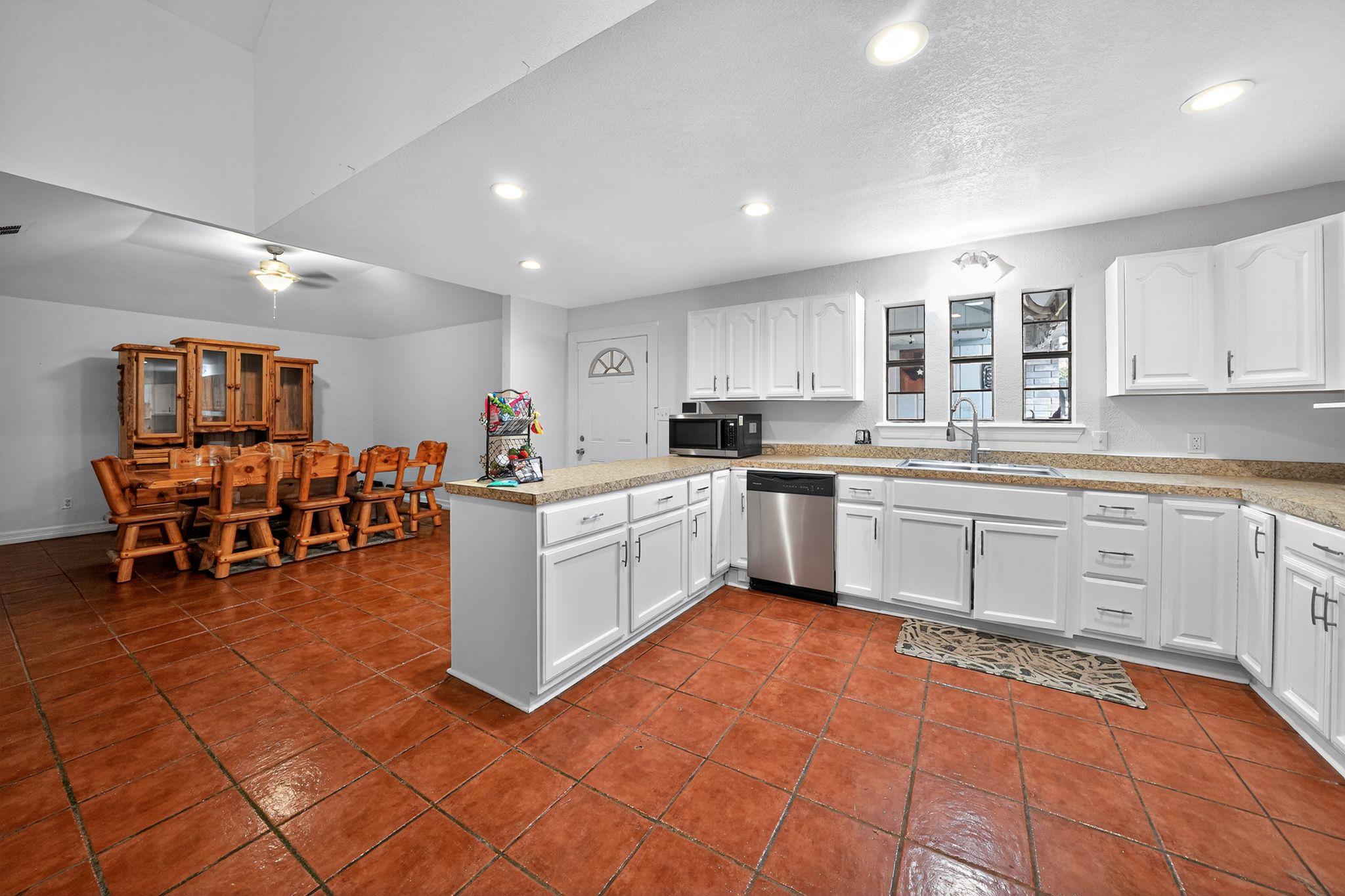 Image 11 of 35 For 201 Brazos St