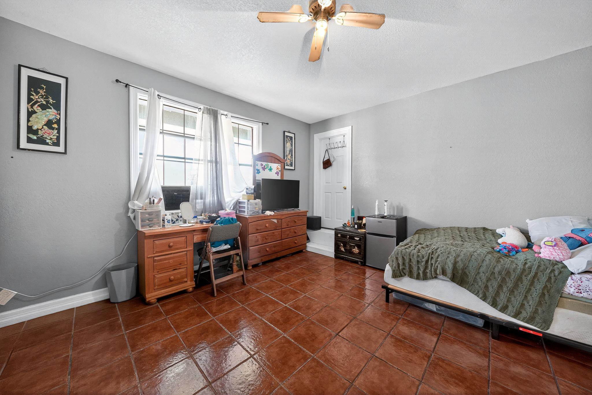 Image 15 of 35 For 201 Brazos St