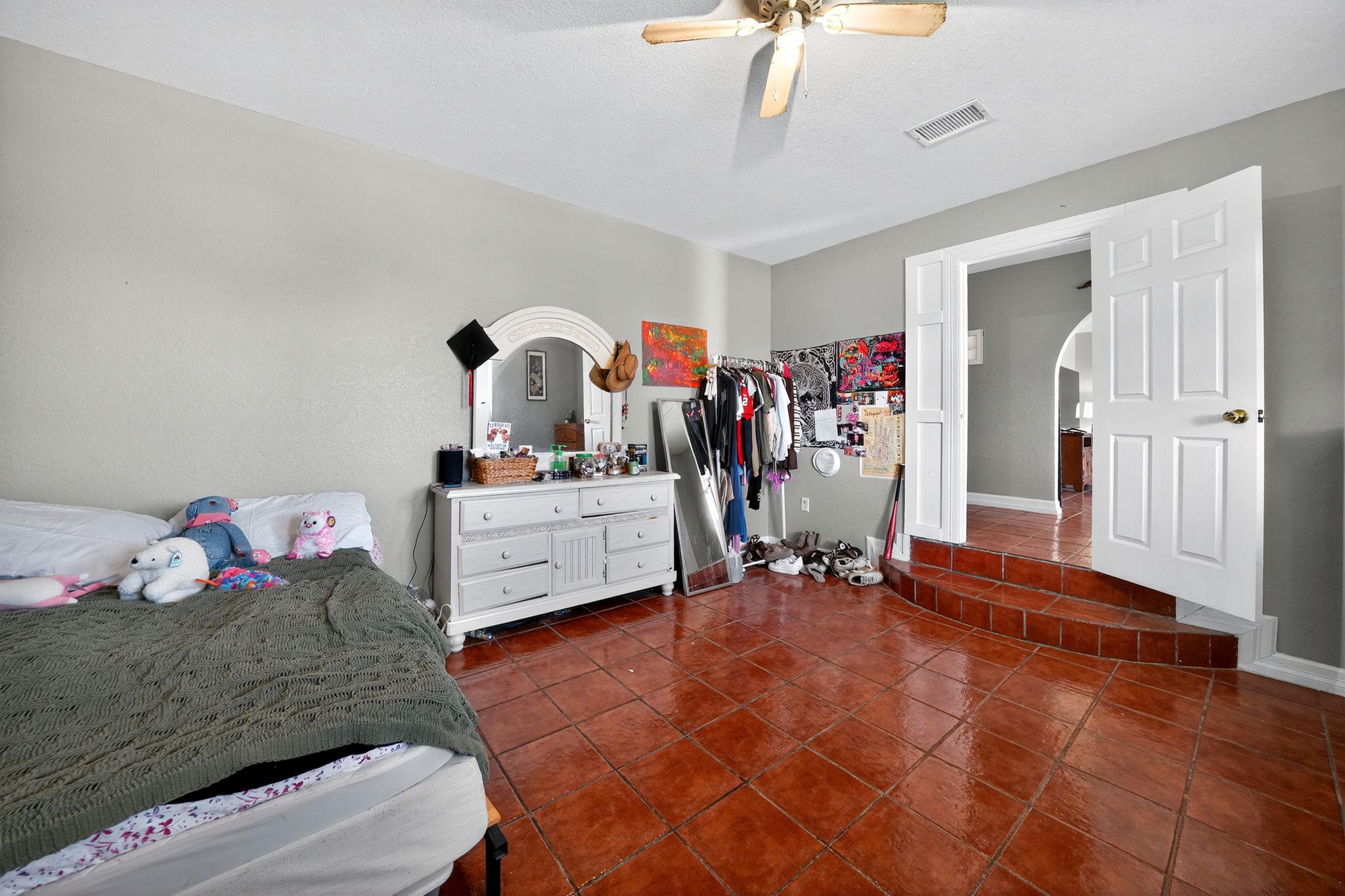 Image 16 of 35 For 201 Brazos St