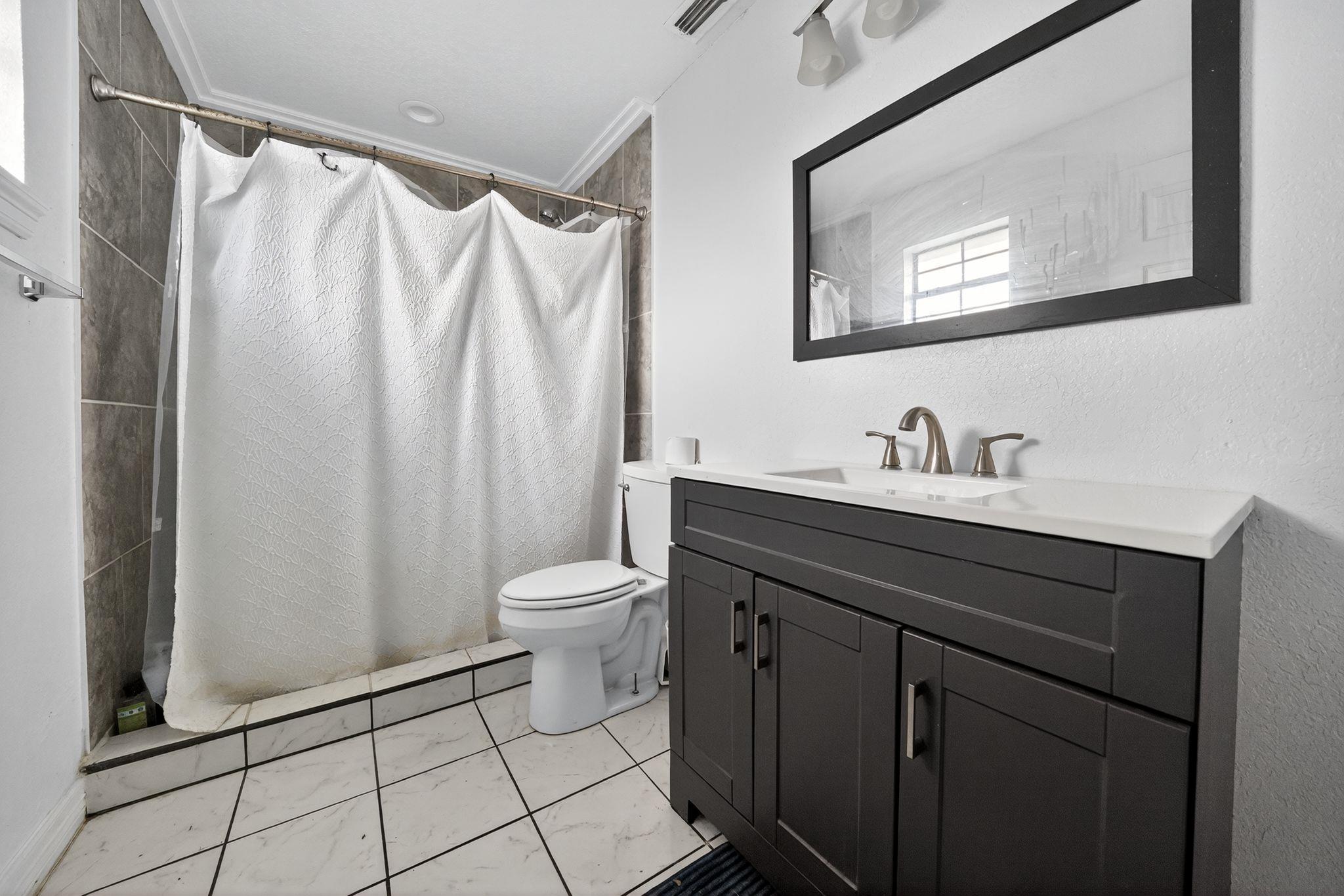 Image 25 of 35 For 201 Brazos St