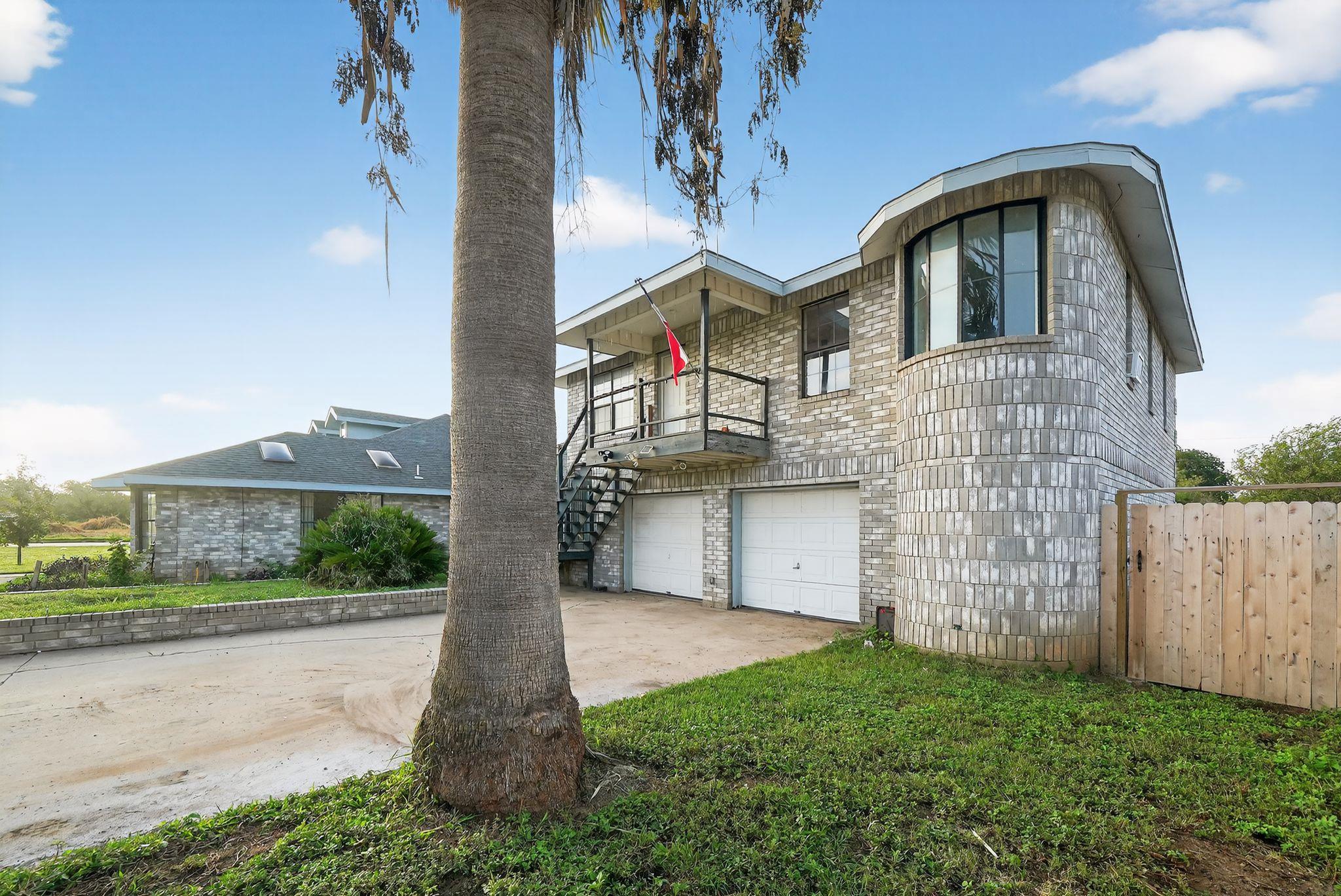 Image 3 of 35 For 201 Brazos St