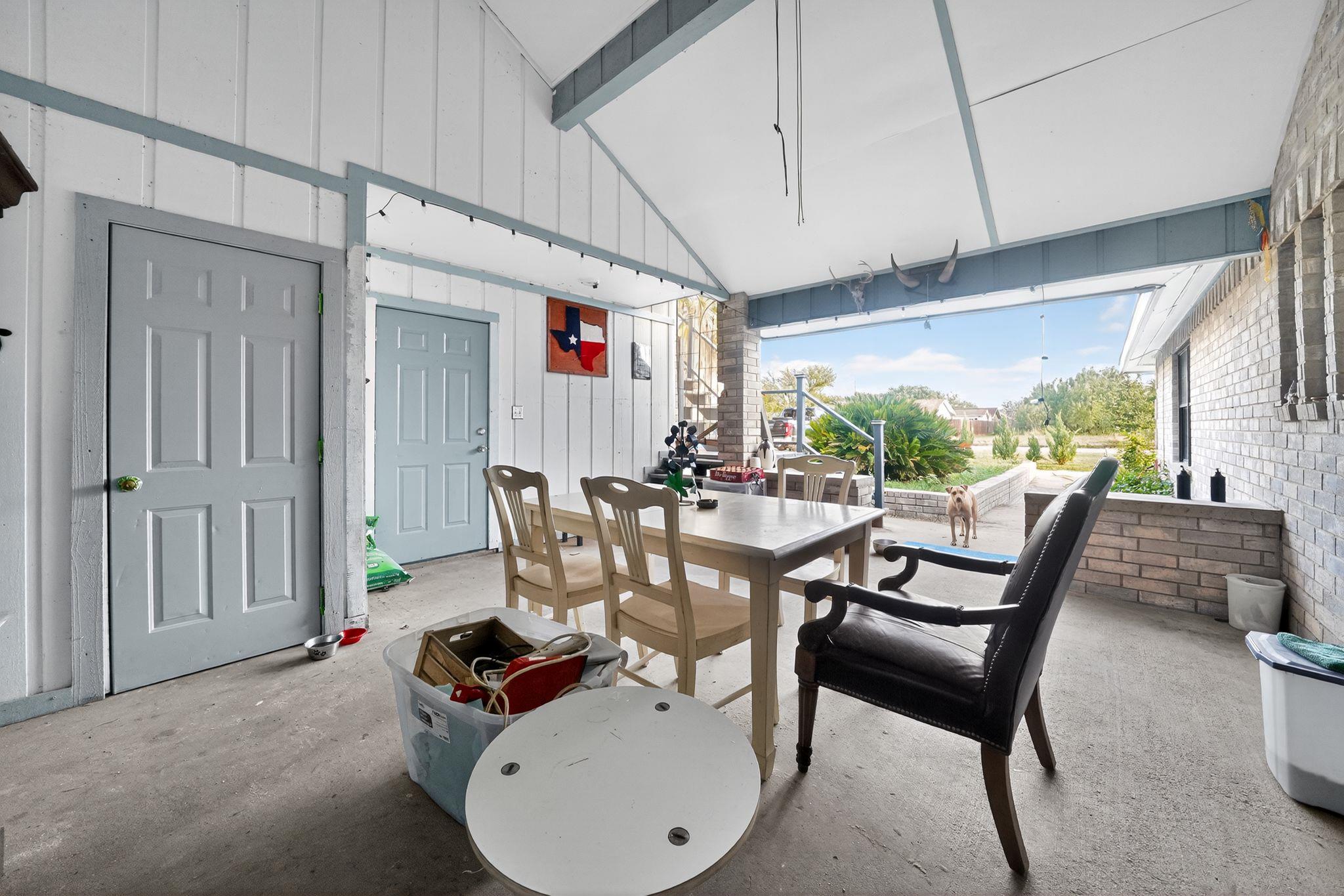 Image 4 of 35 For 201 Brazos St