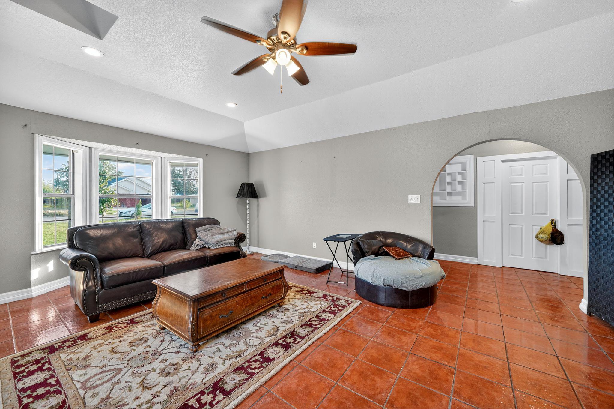 Image 6 of 35 For 201 Brazos St