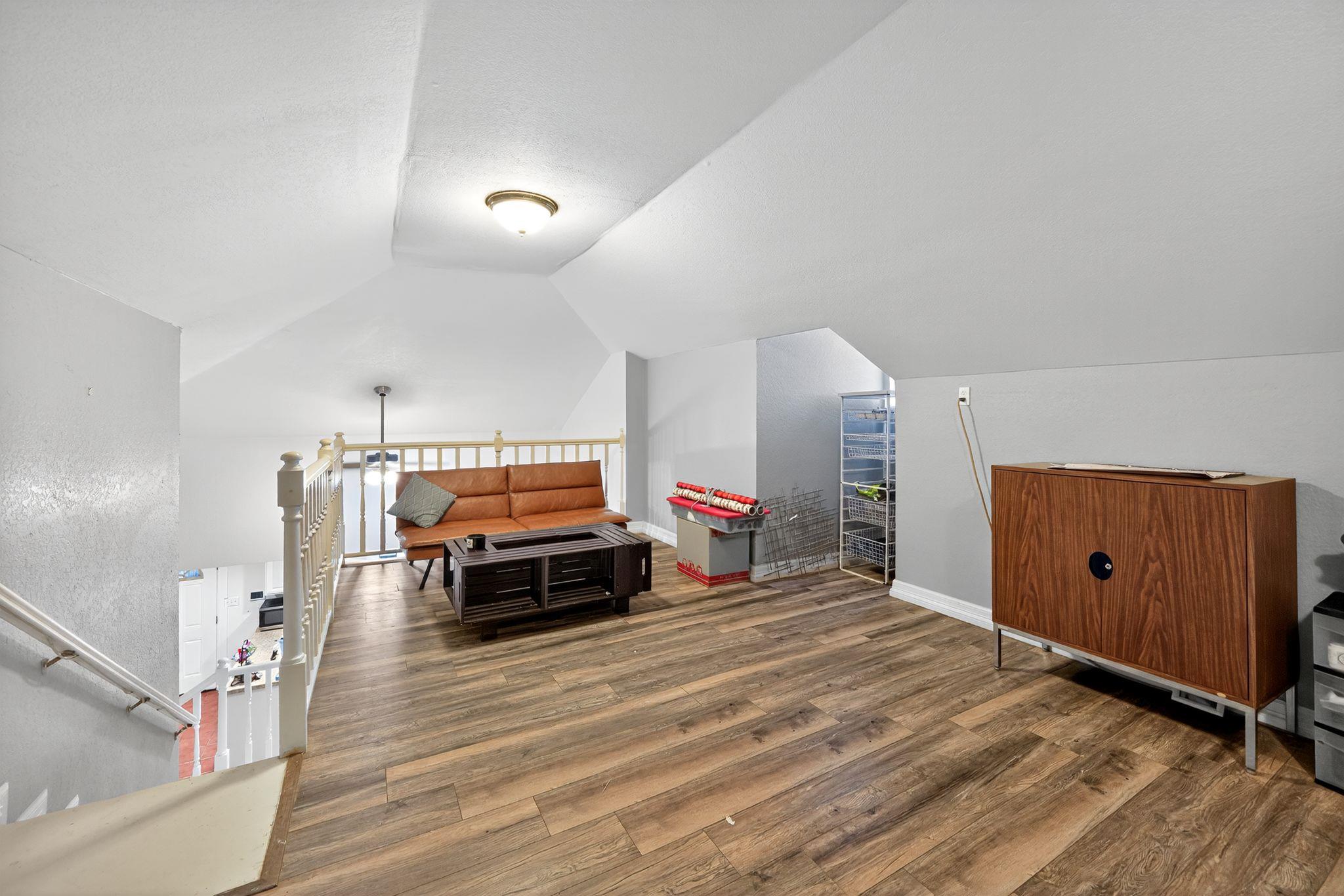 Image 8 of 35 For 201 Brazos St