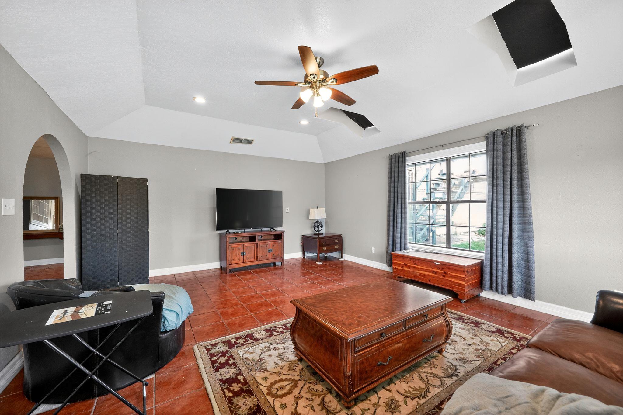 Image 9 of 35 For 201 Brazos St