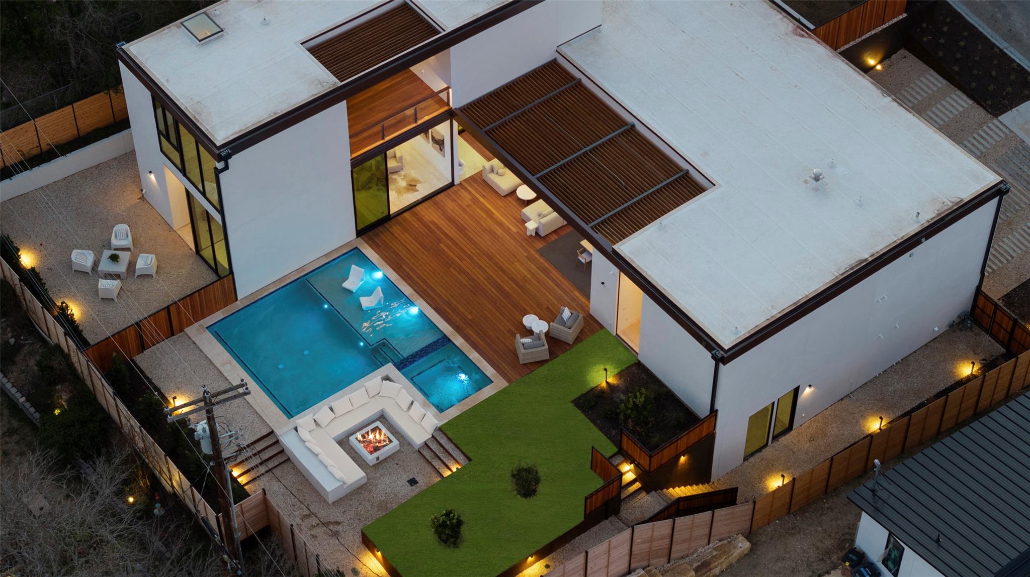 Image 2 of 32 For 2605 Rockingham Dr