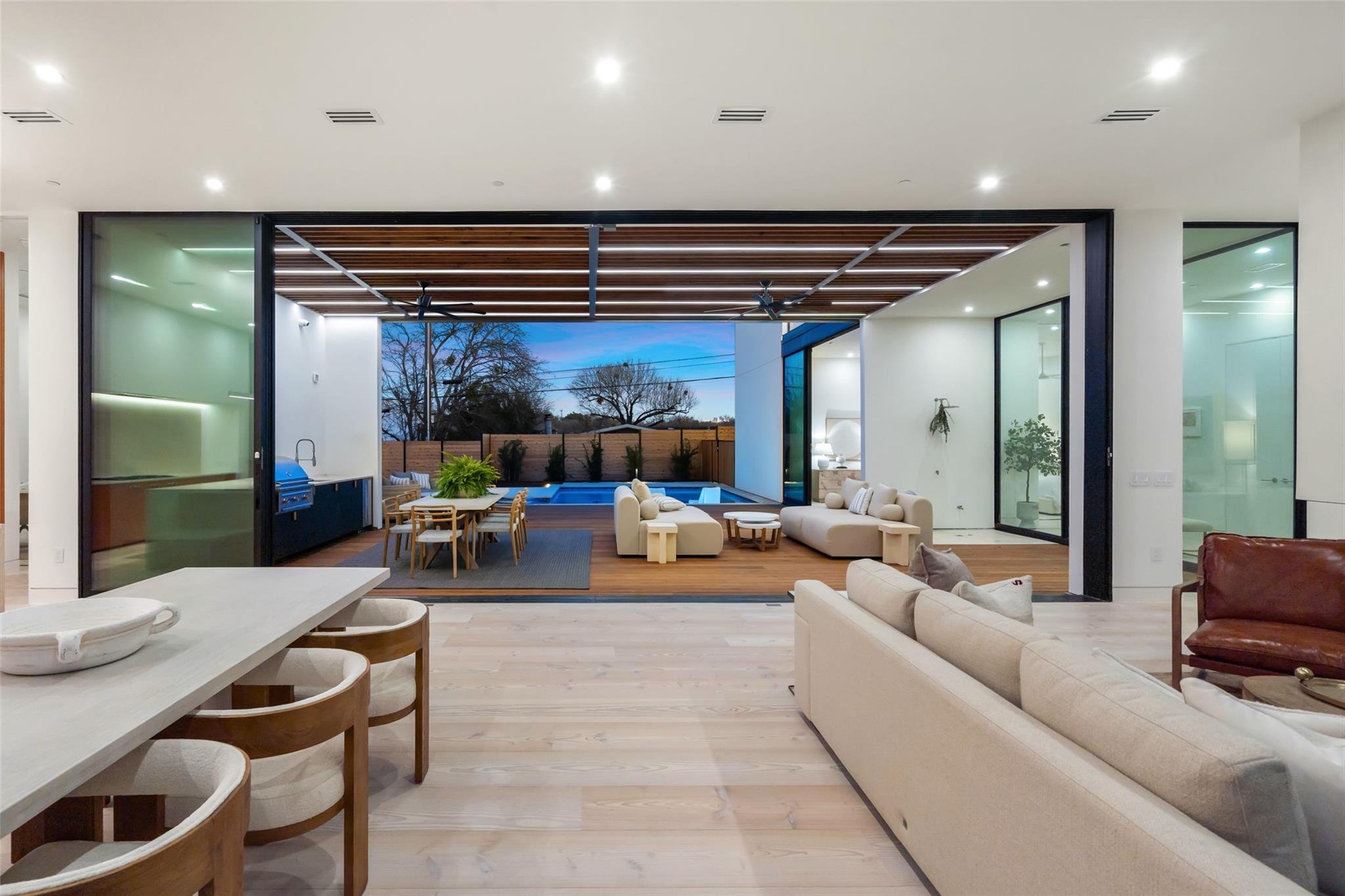 Image 6 of 32 For 2605 Rockingham Dr