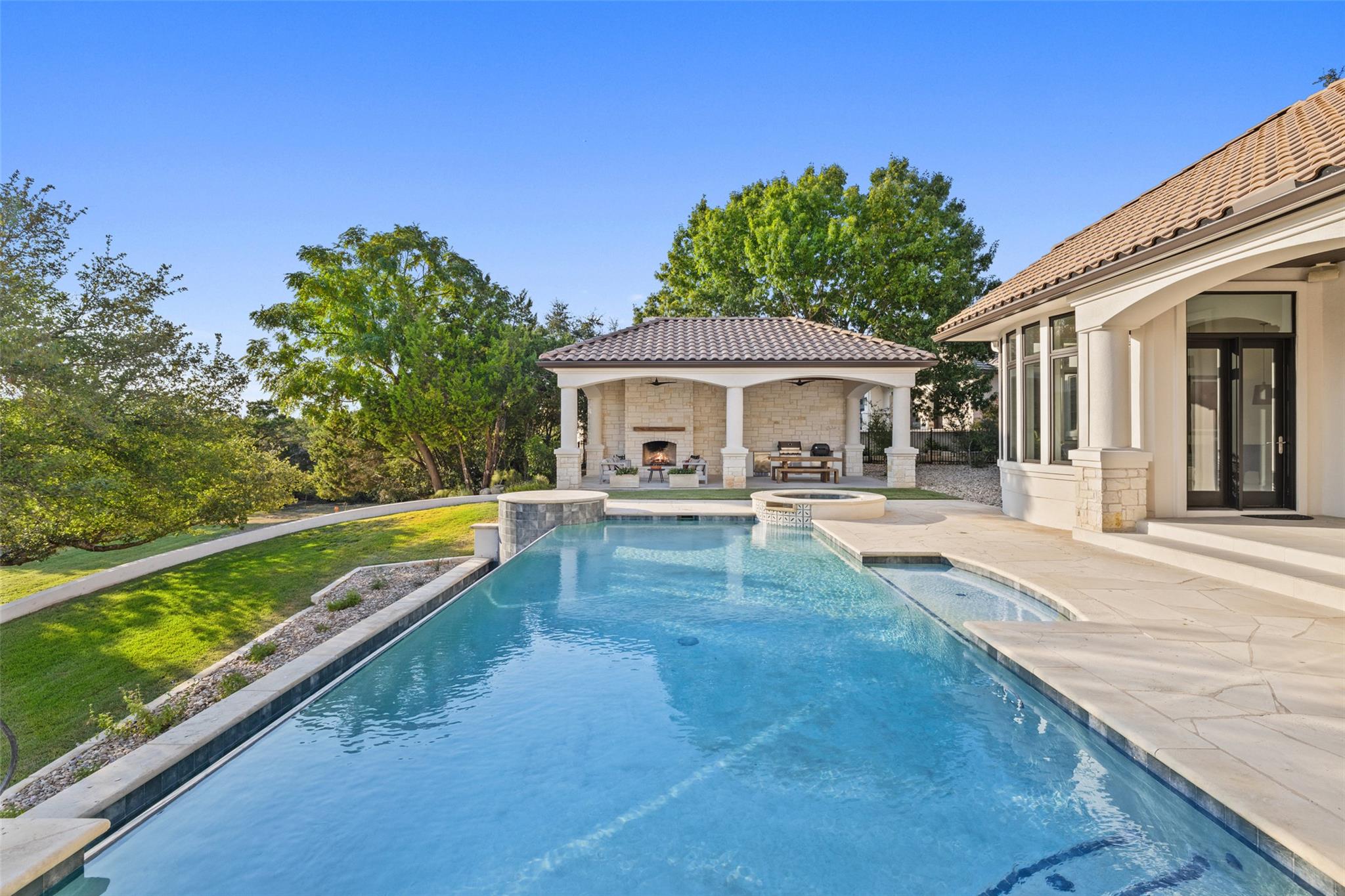 Image 25 of 40 For 211 Bella Cima Dr