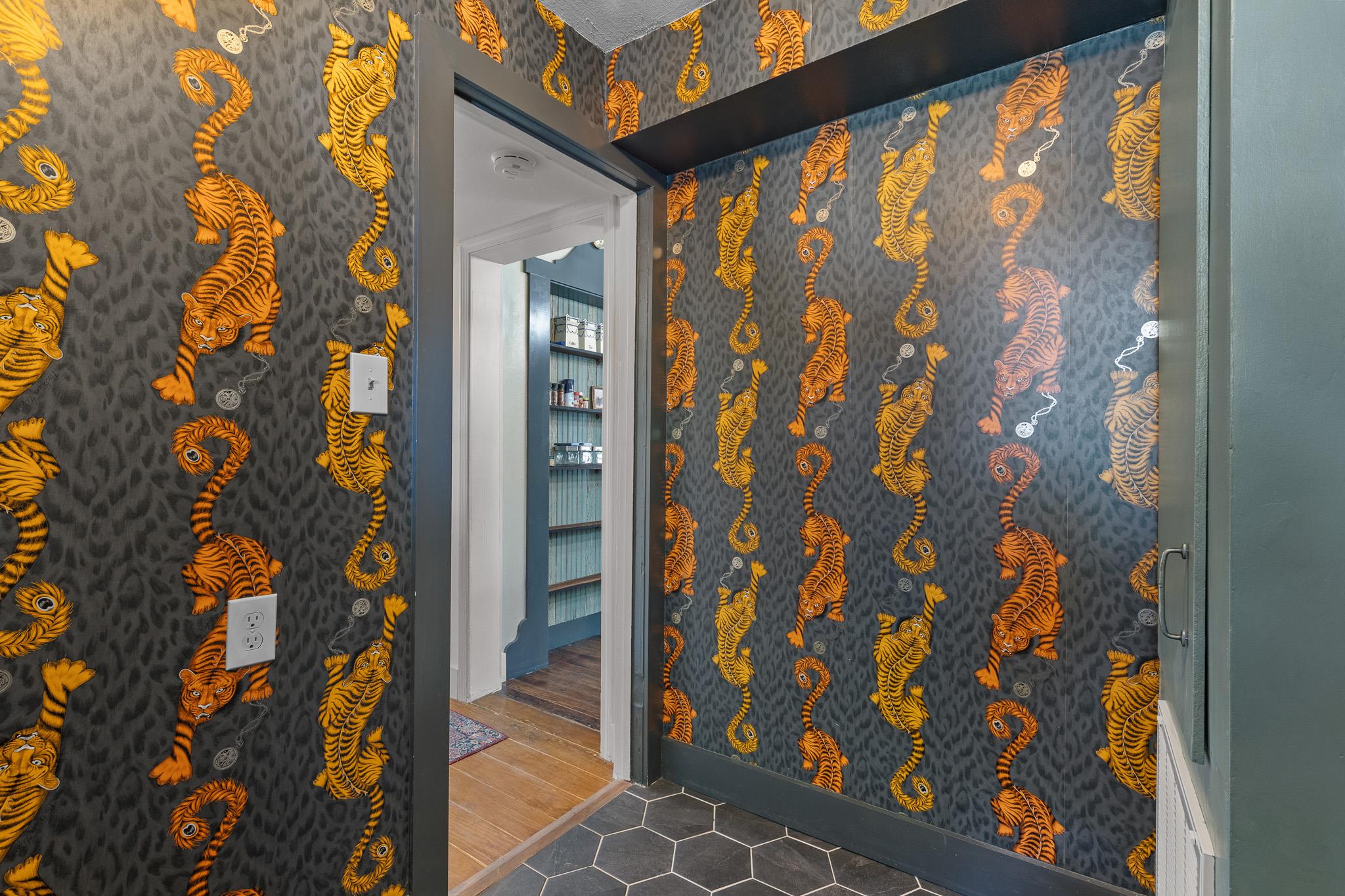 Image 13 of 35 For 519 Ashby Pl