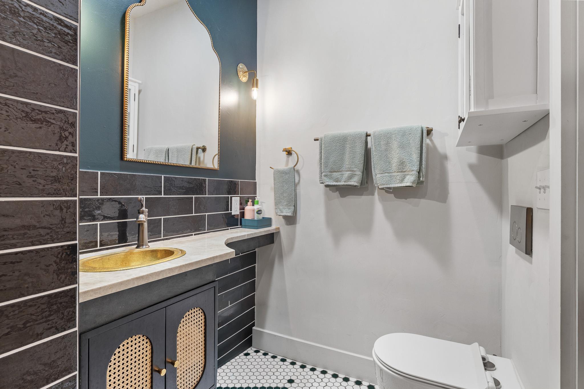 Image 18 of 35 For 519 Ashby Pl