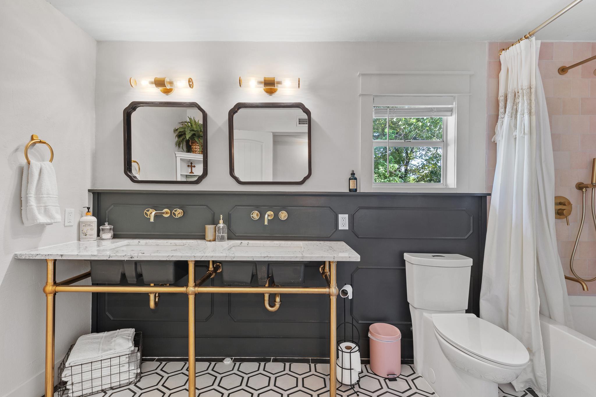 Image 21 of 35 For 519 Ashby Pl