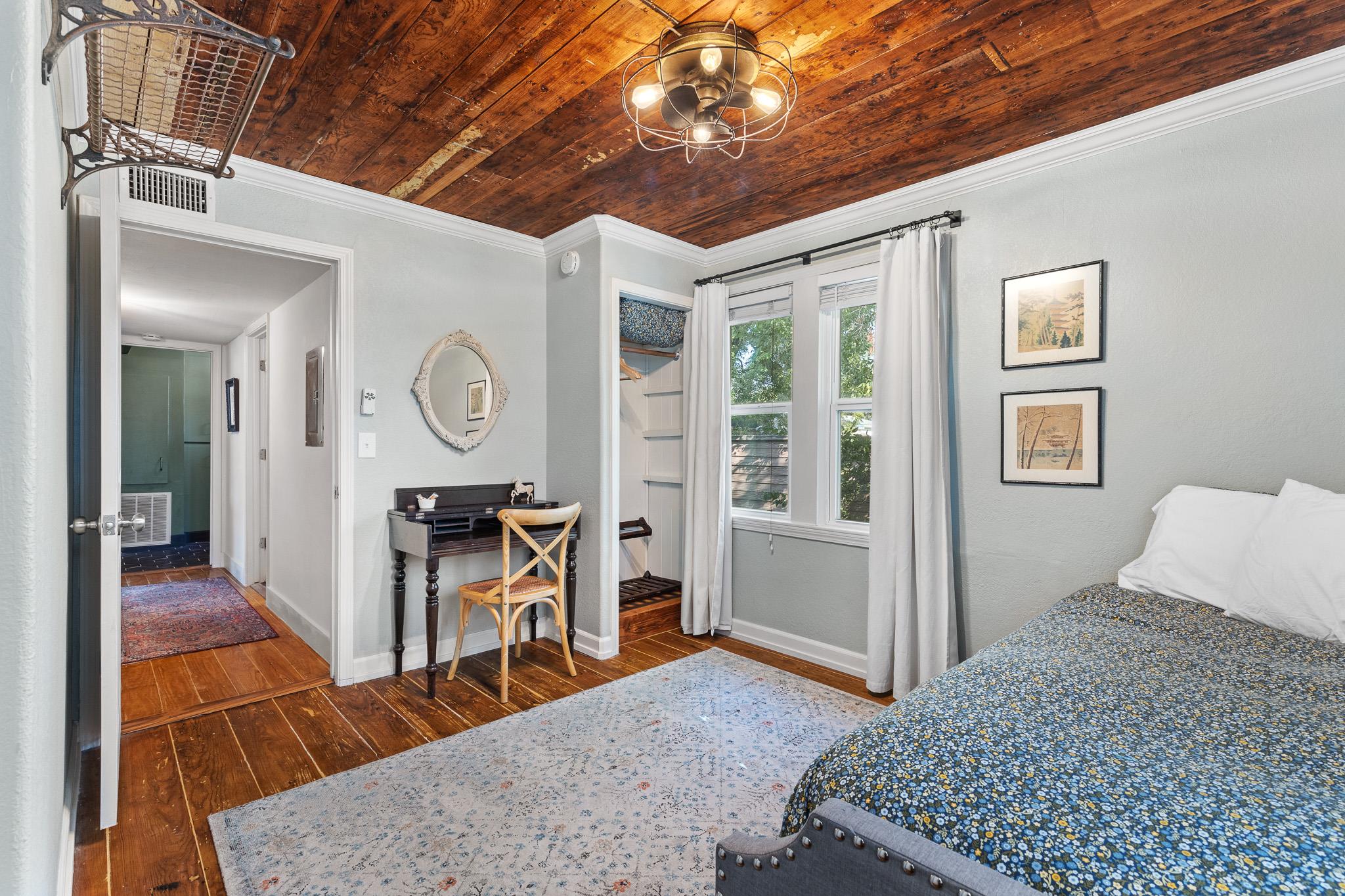 Image 24 of 35 For 519 Ashby Pl