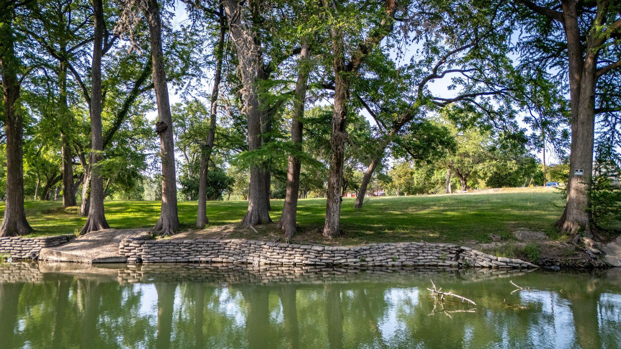 Image 3 of 40 For 1106 Hillcrest Dr