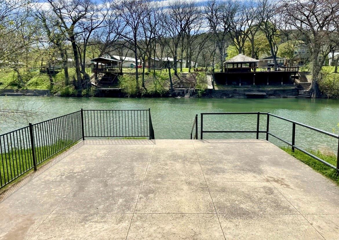 Image 6 of 7 For 146 Longwood Dr