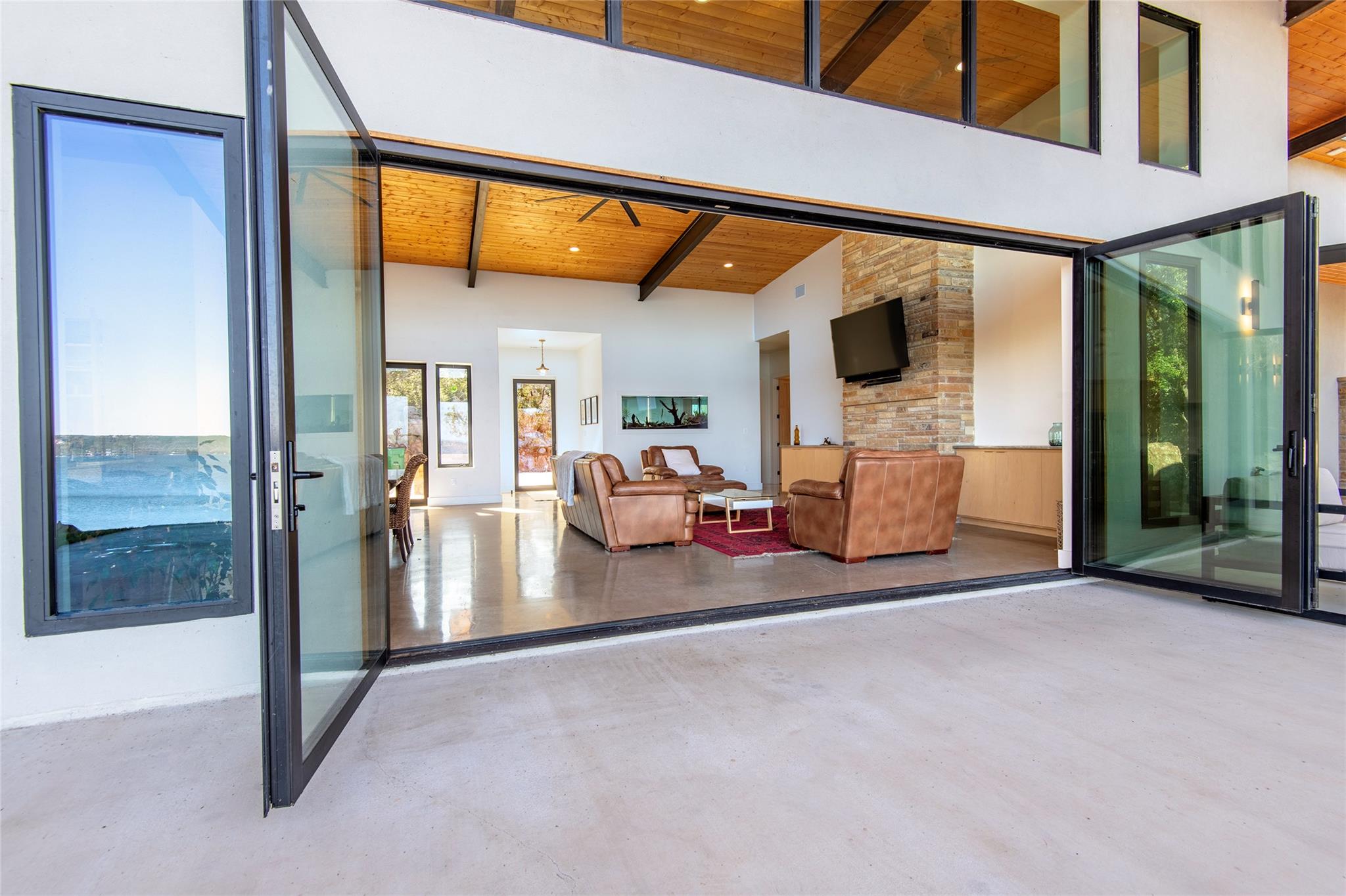 Image 10 of 40 For 247 Peninsula Dr