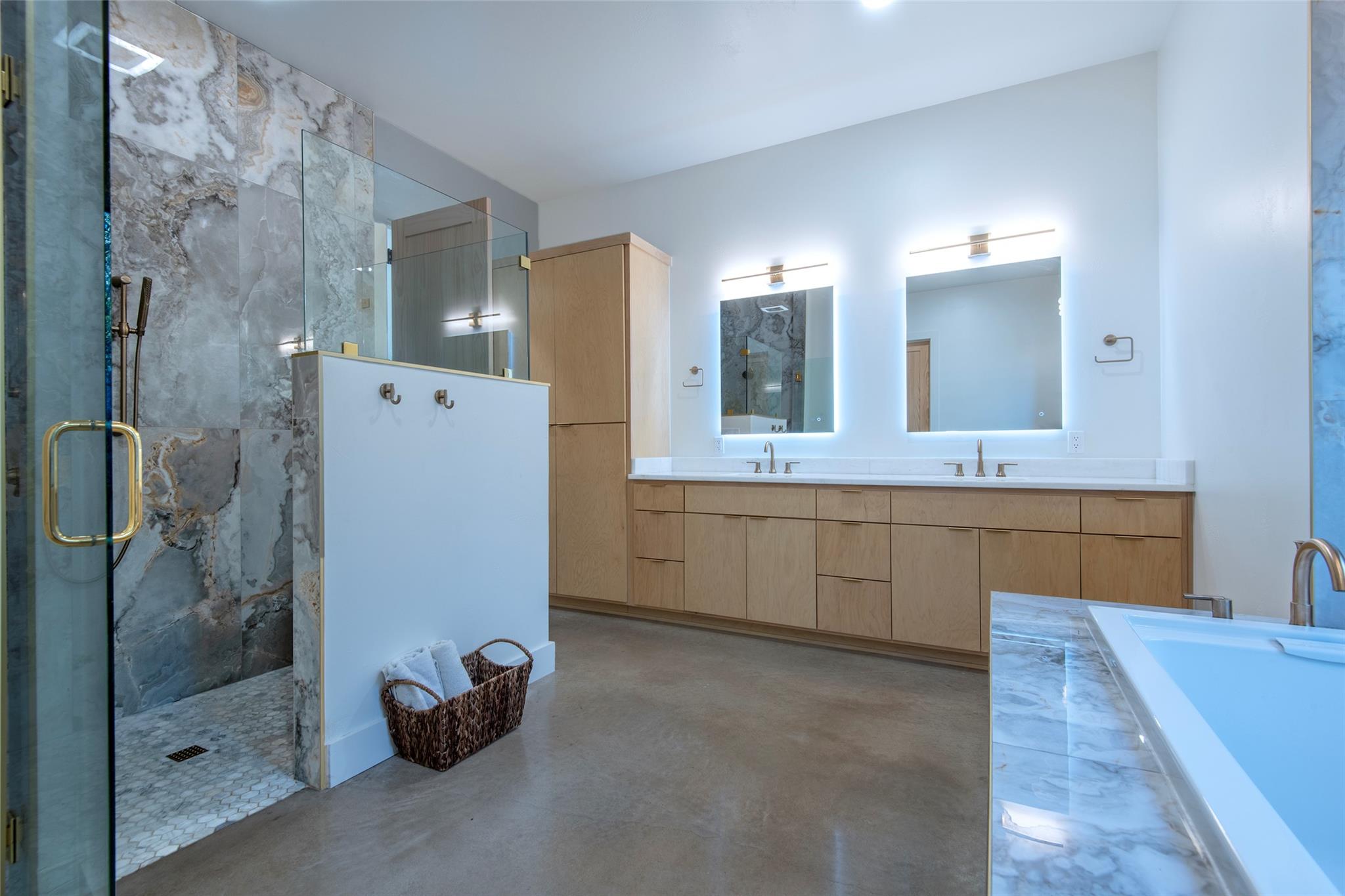 Image 16 of 40 For 247 Peninsula Dr