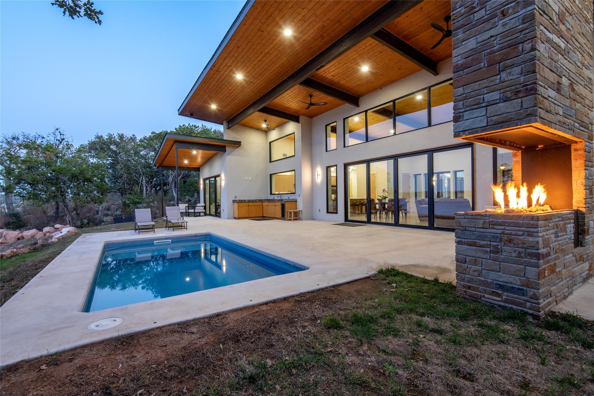 Image 2 of 40 For 247 Peninsula Dr