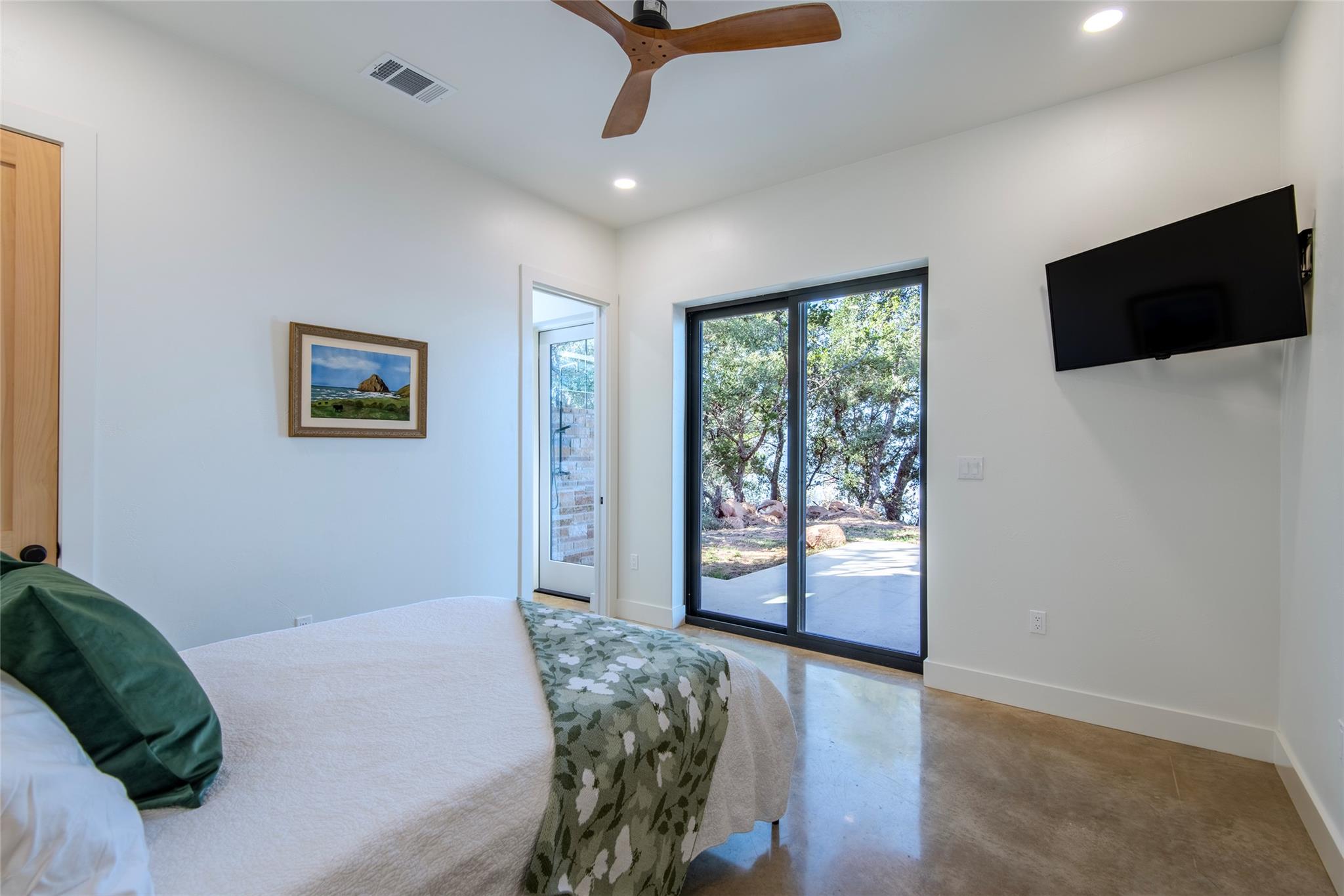 Image 20 of 40 For 247 Peninsula Dr