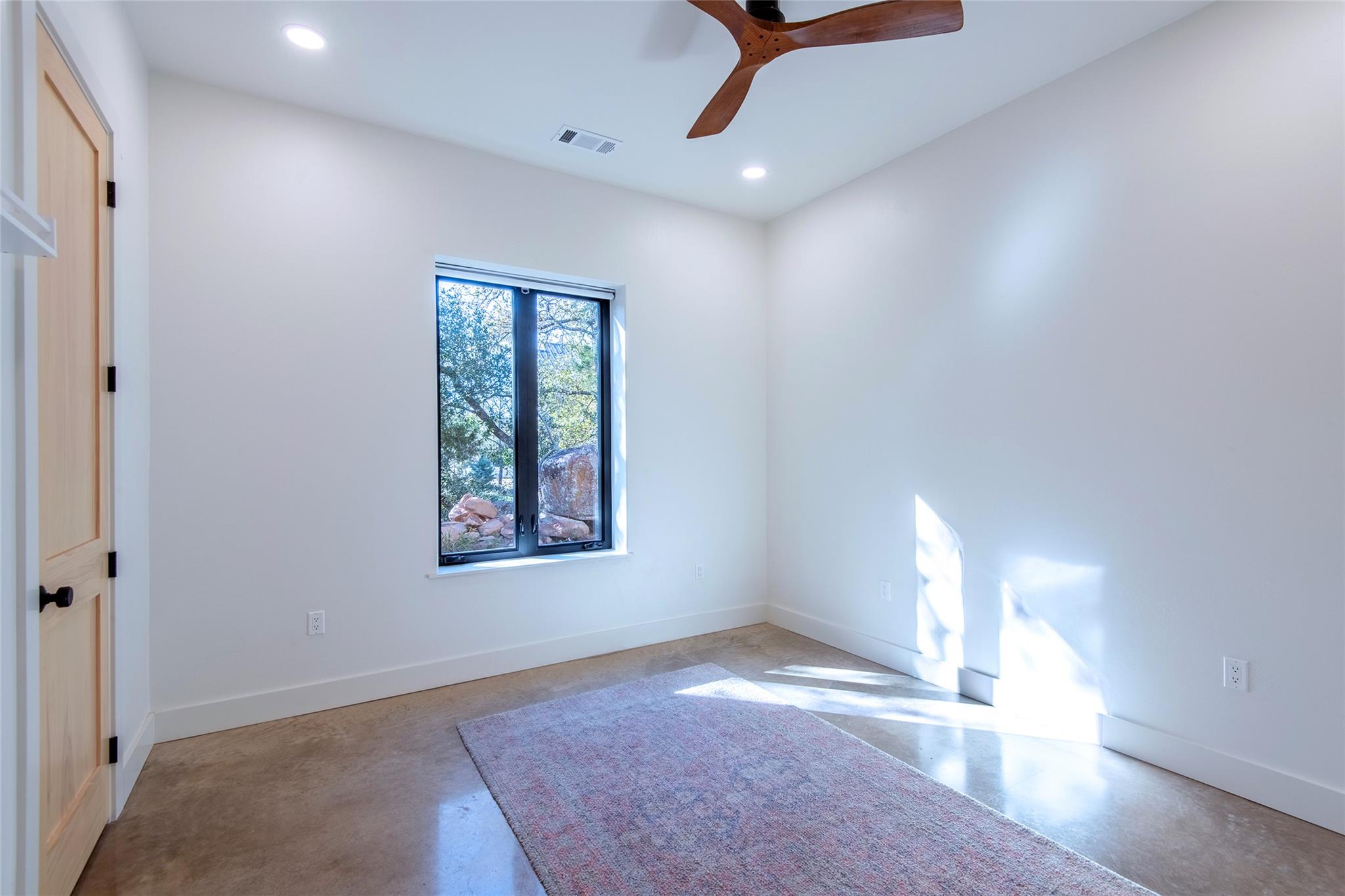 Image 23 of 40 For 247 Peninsula Dr