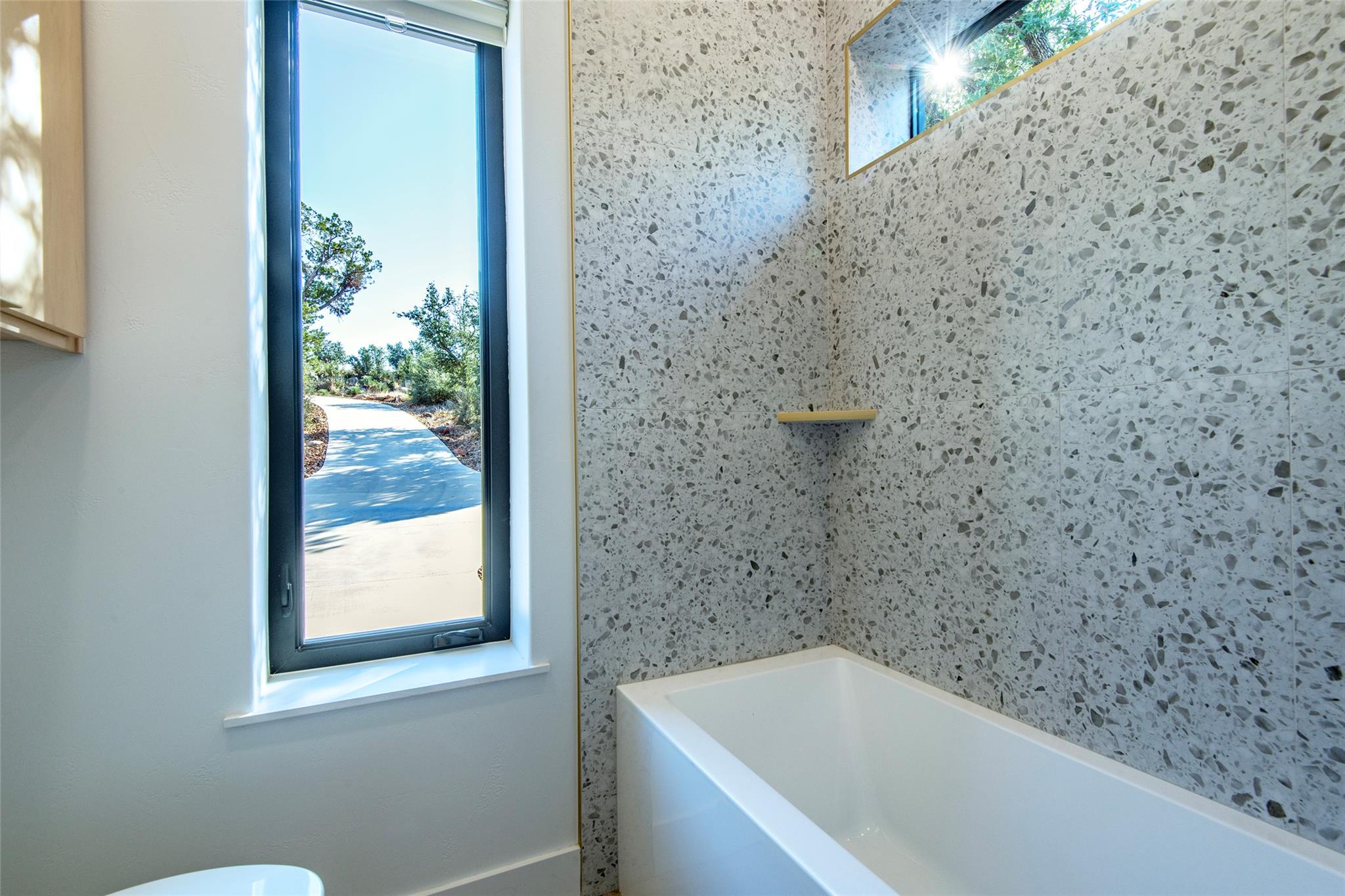 Image 26 of 40 For 247 Peninsula Dr