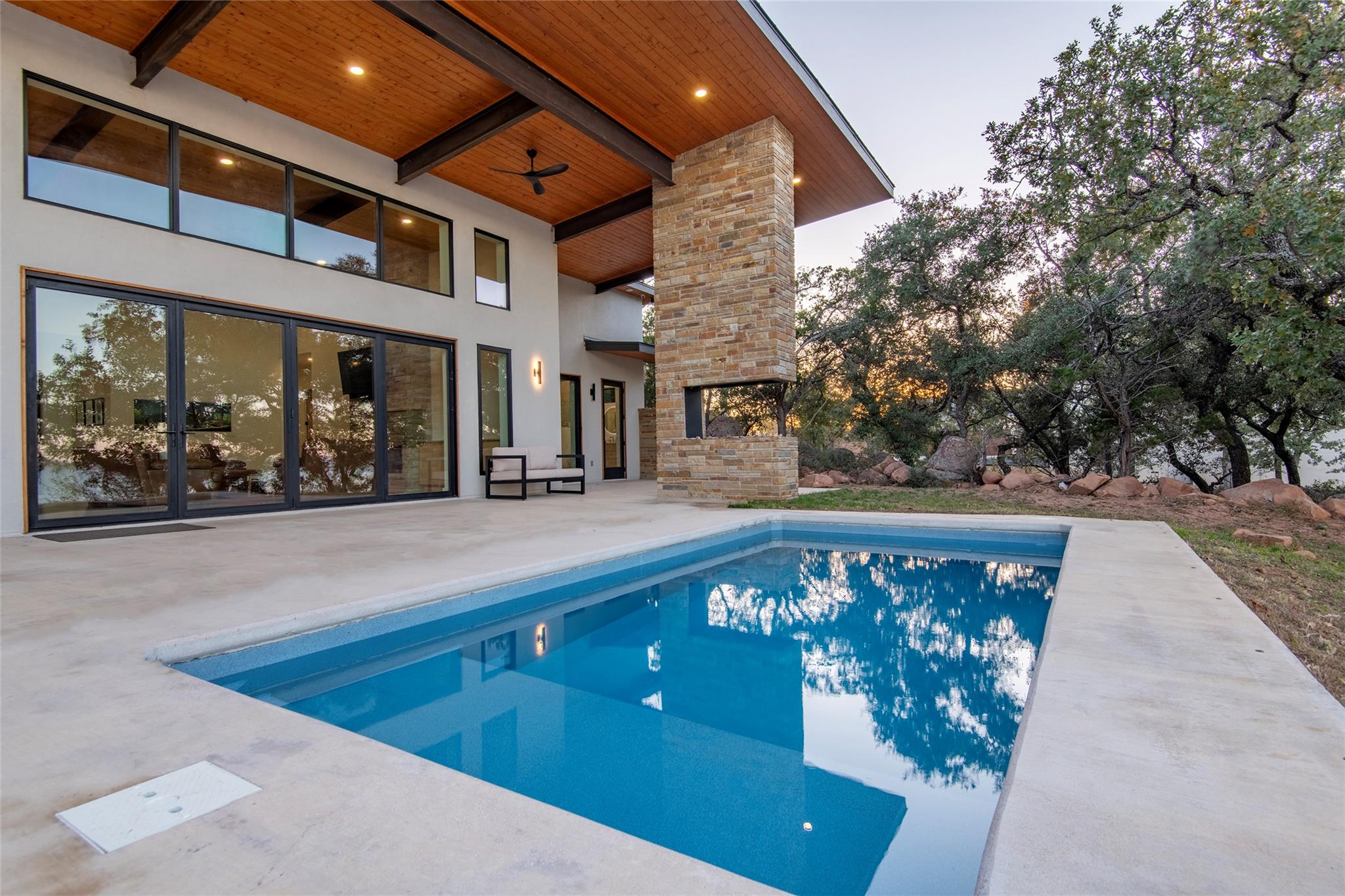 Image 33 of 40 For 247 Peninsula Dr