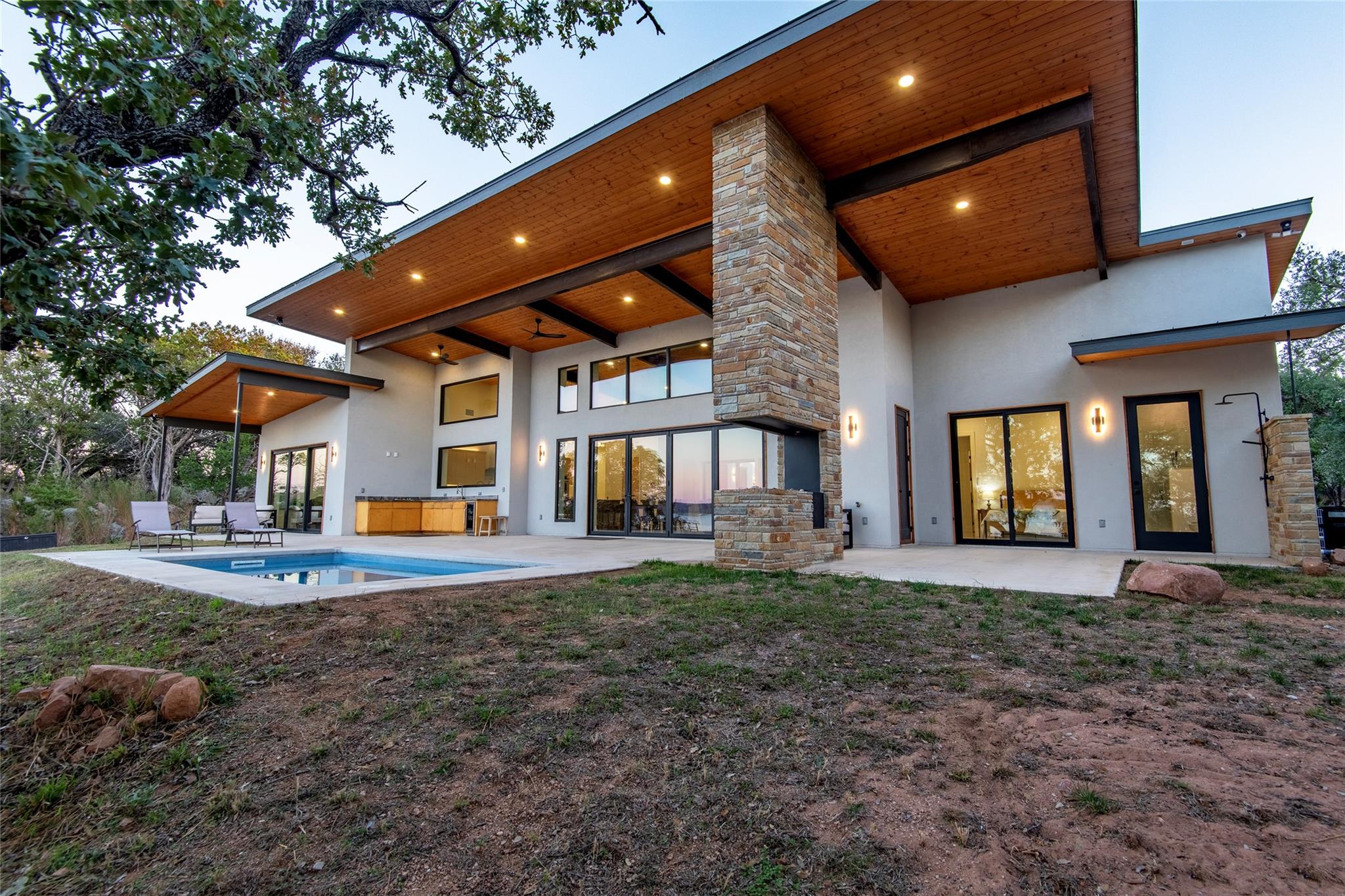 Image 34 of 40 For 247 Peninsula Dr