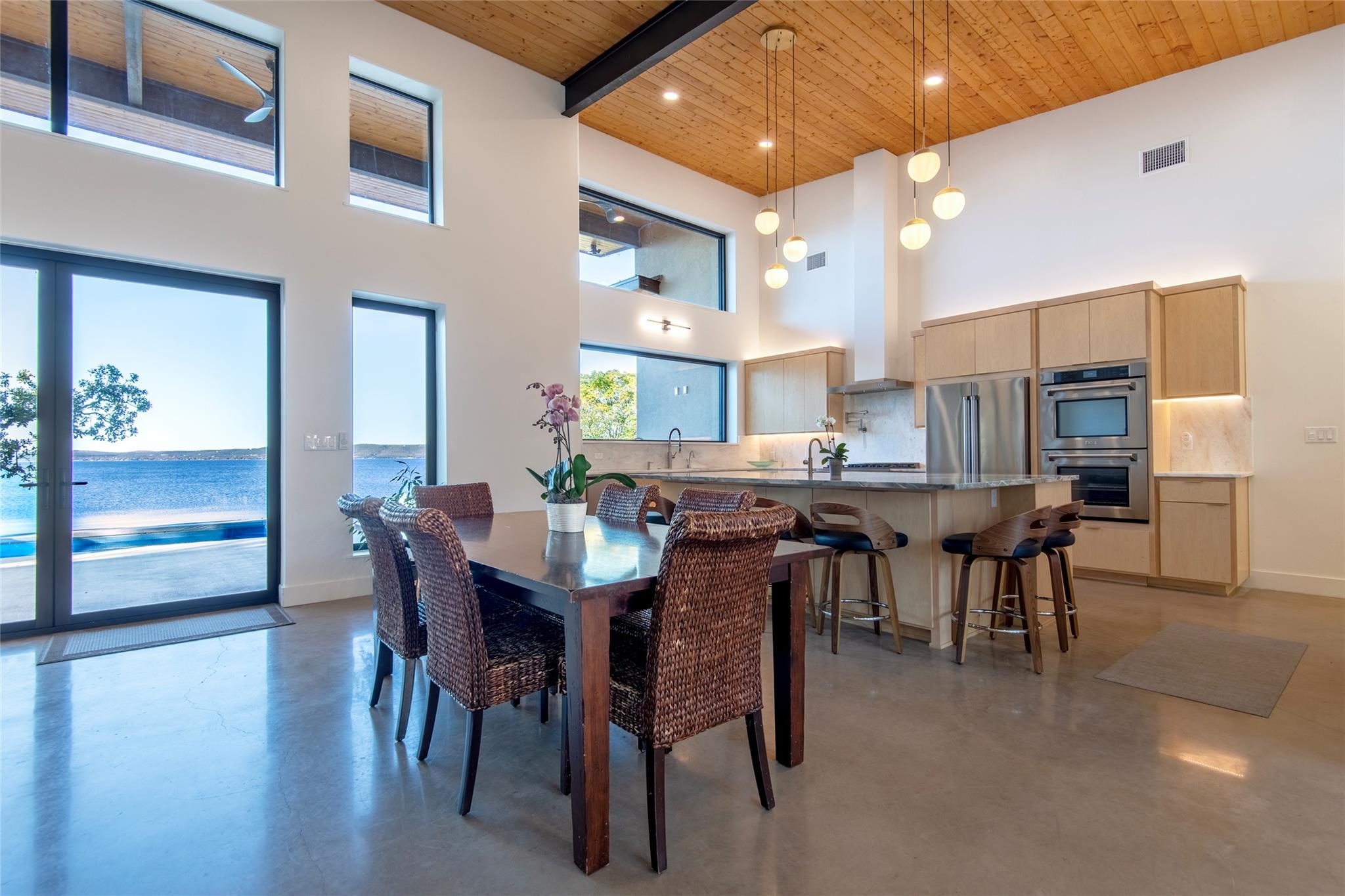 Image 8 of 40 For 247 Peninsula Dr