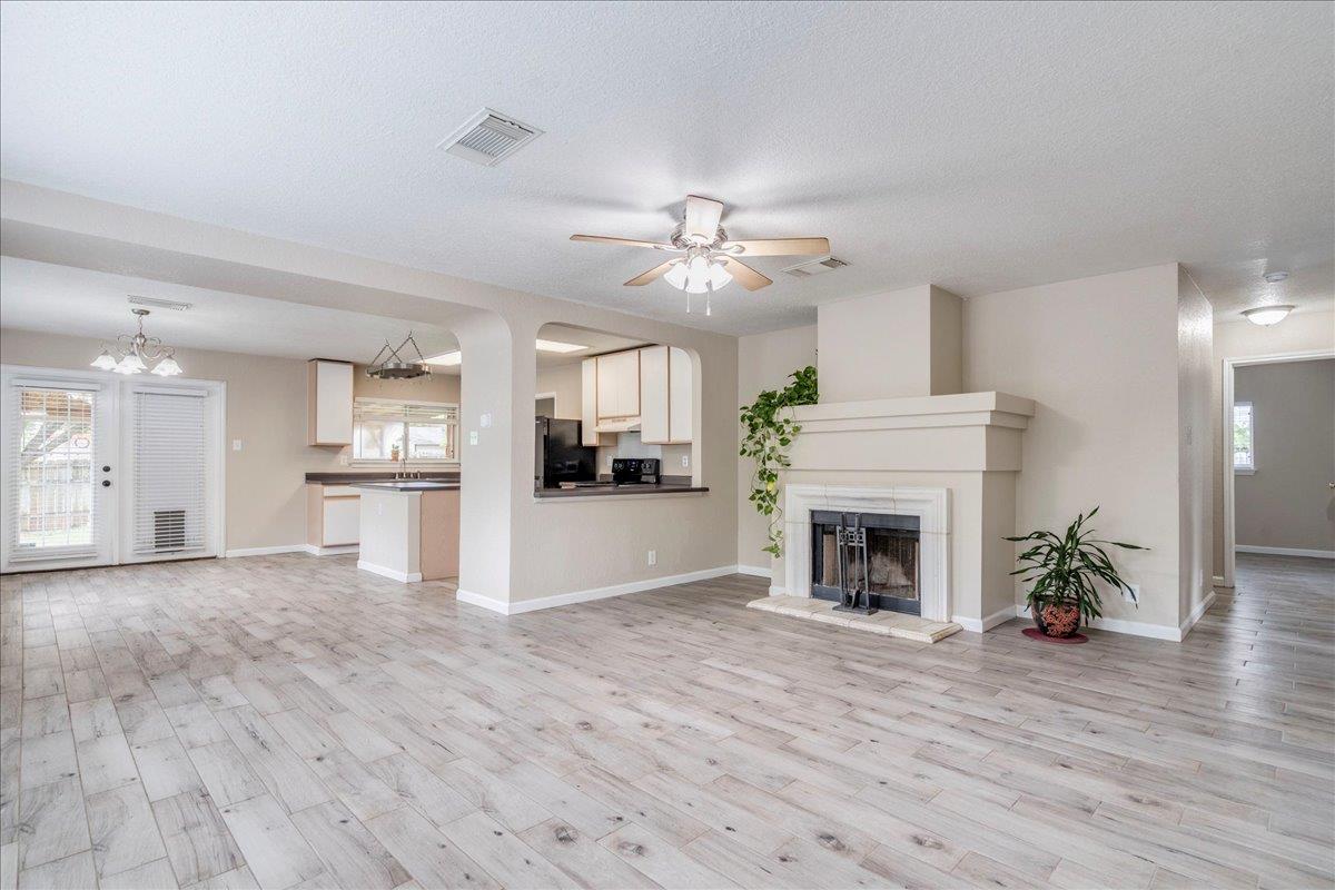 Image 4 of 27 For 1142 Stone Gdn