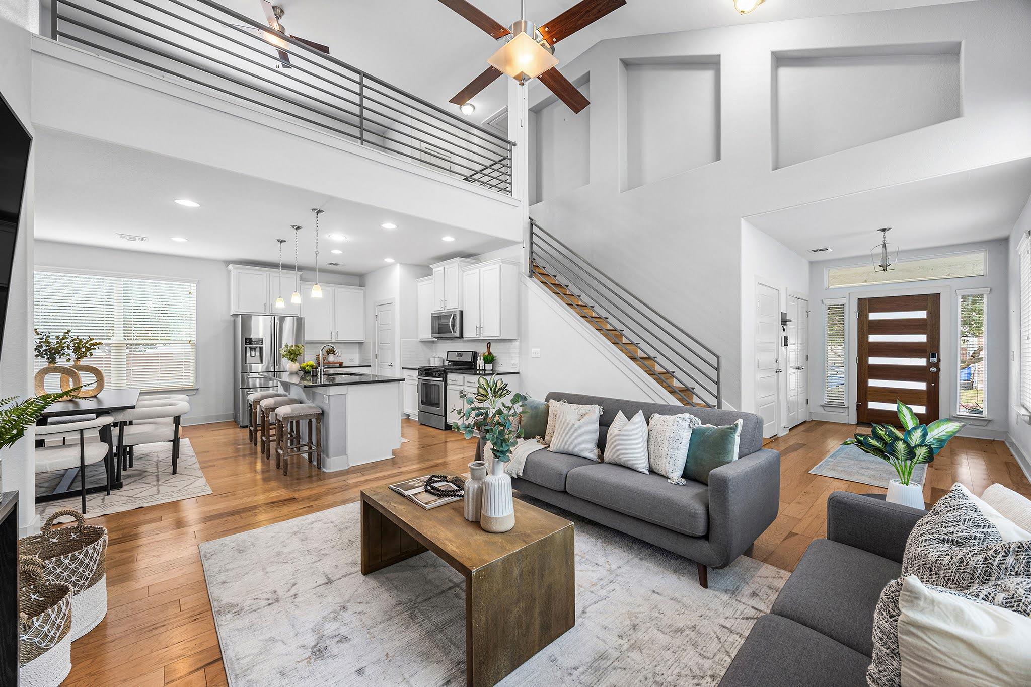 Image 3 of 33 For 2315 Capulet St