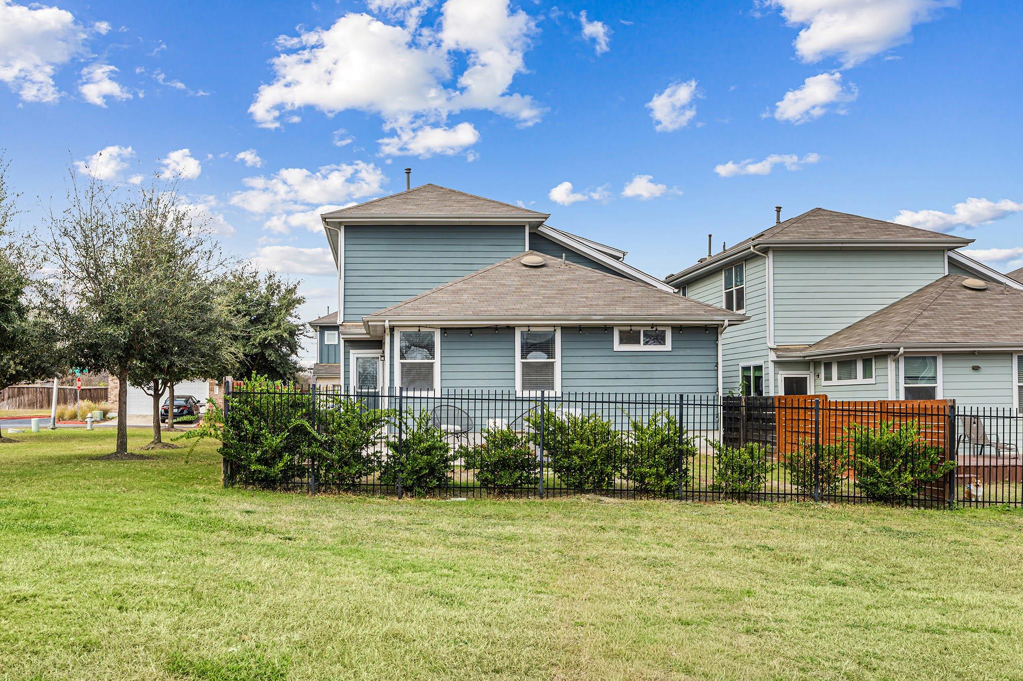 Image 33 of 33 For 2315 Capulet St