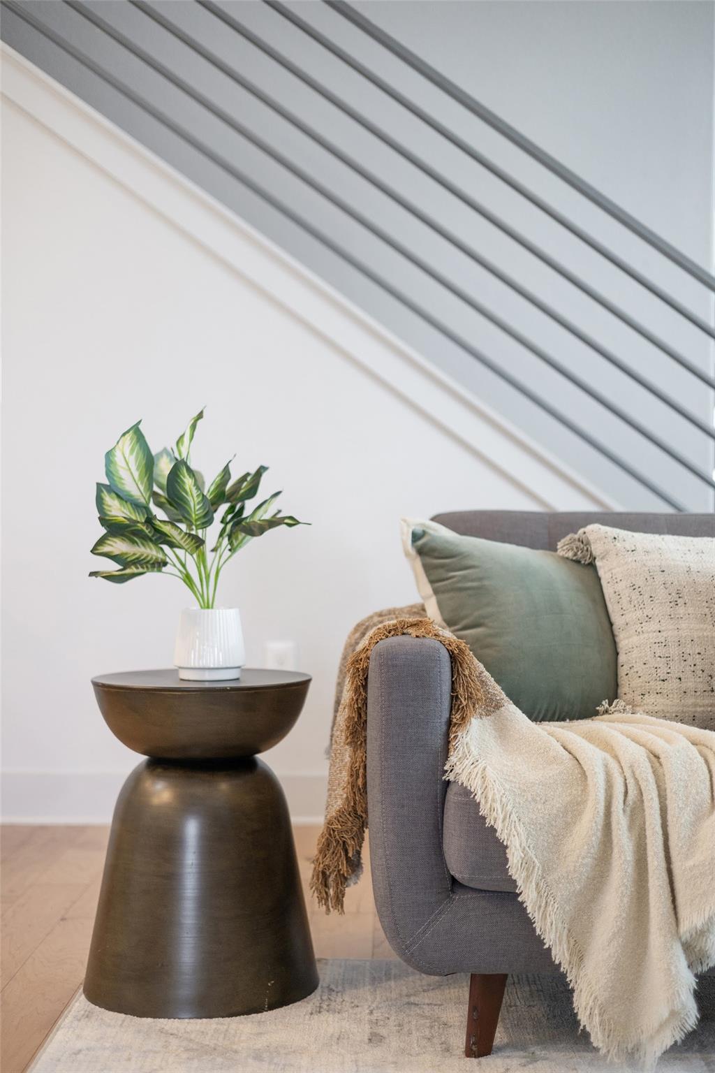 Image 4 of 33 For 2315 Capulet St