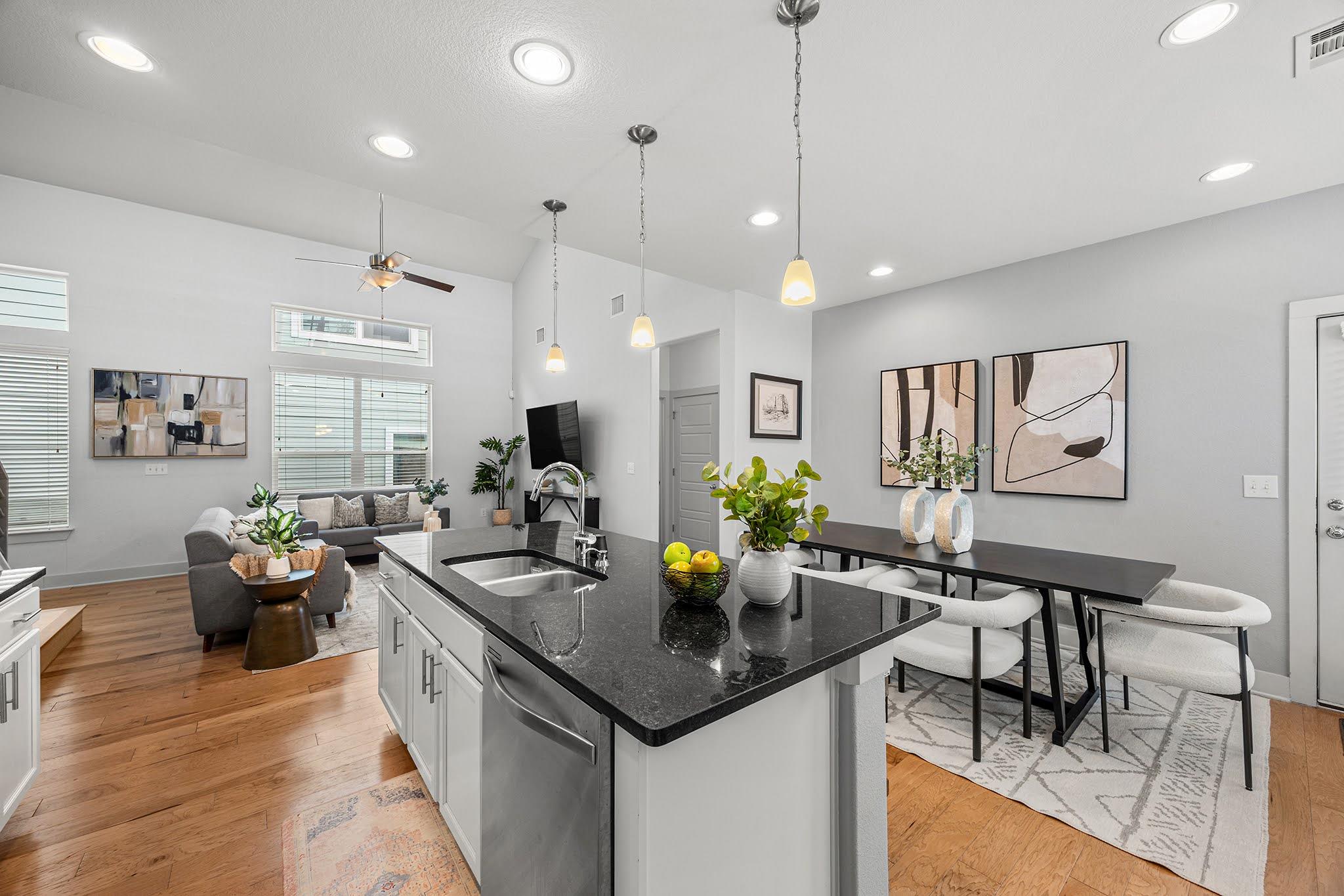 Image 9 of 33 For 2315 Capulet St