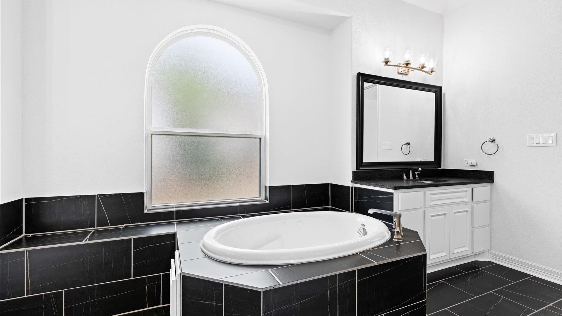 Image 17 of 39 For 2382 Geneseo Oaks