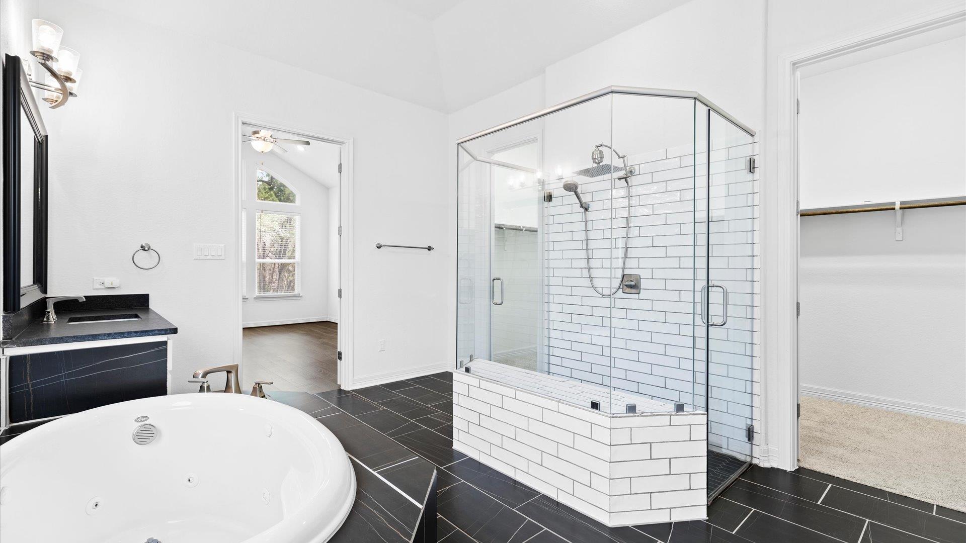 Image 18 of 39 For 2382 Geneseo Oaks