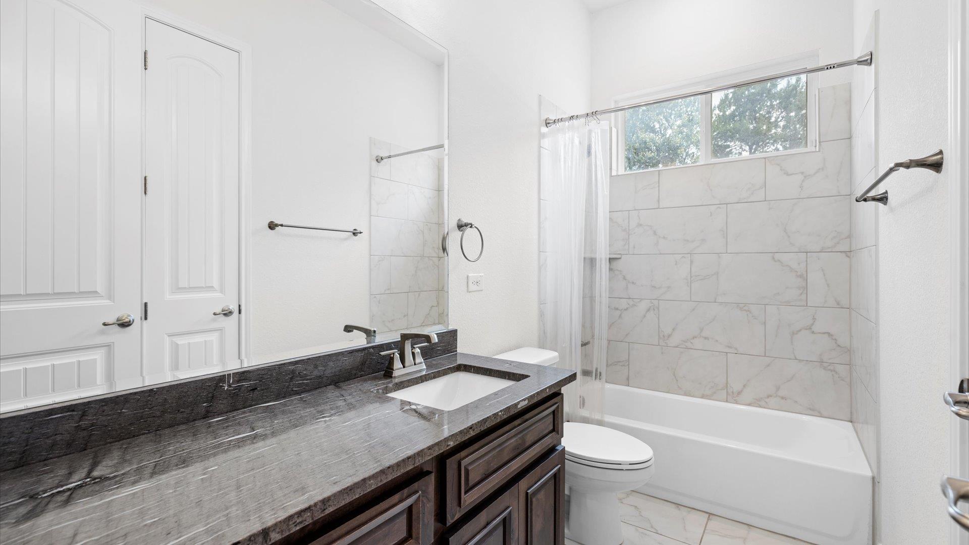 Image 27 of 39 For 2382 Geneseo Oaks