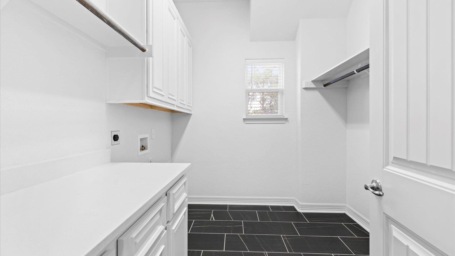 Image 30 of 39 For 2382 Geneseo Oaks