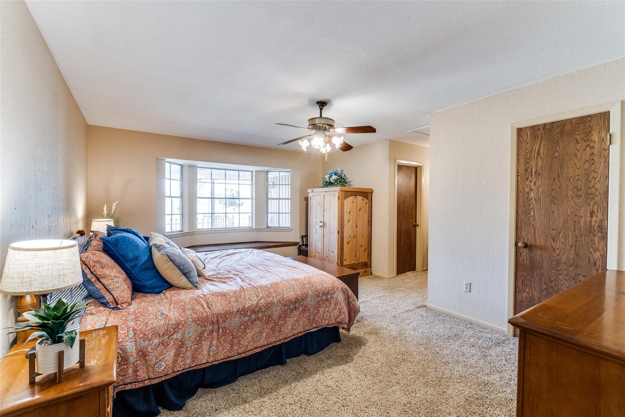 Image 19 of 38 For 10745 Rosemar Ln