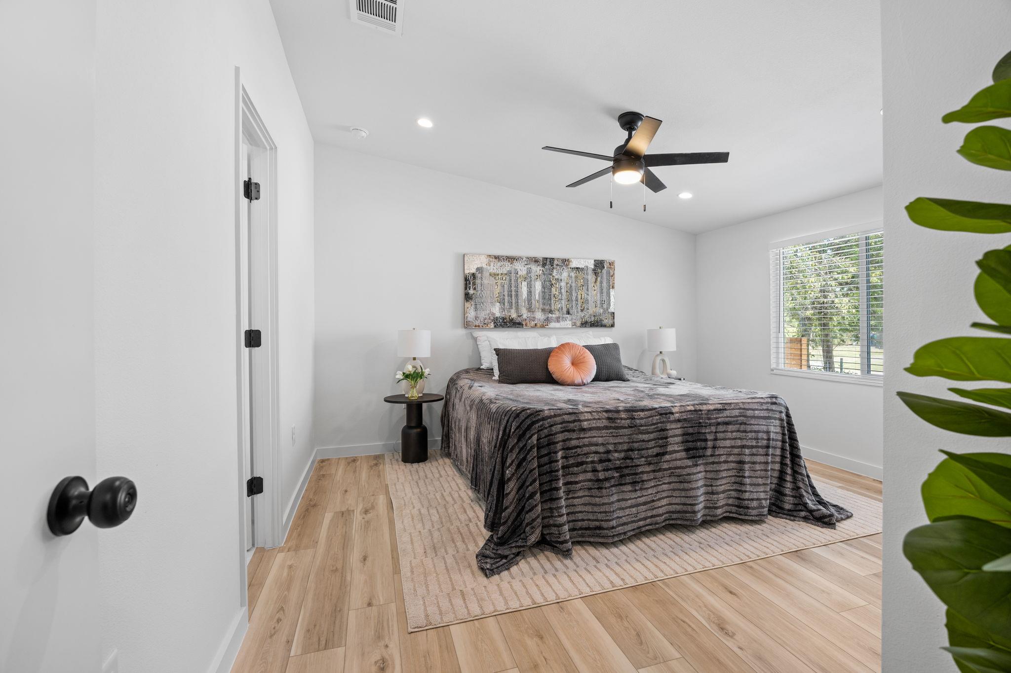 Image 10 of 19 For 404 Pecan St