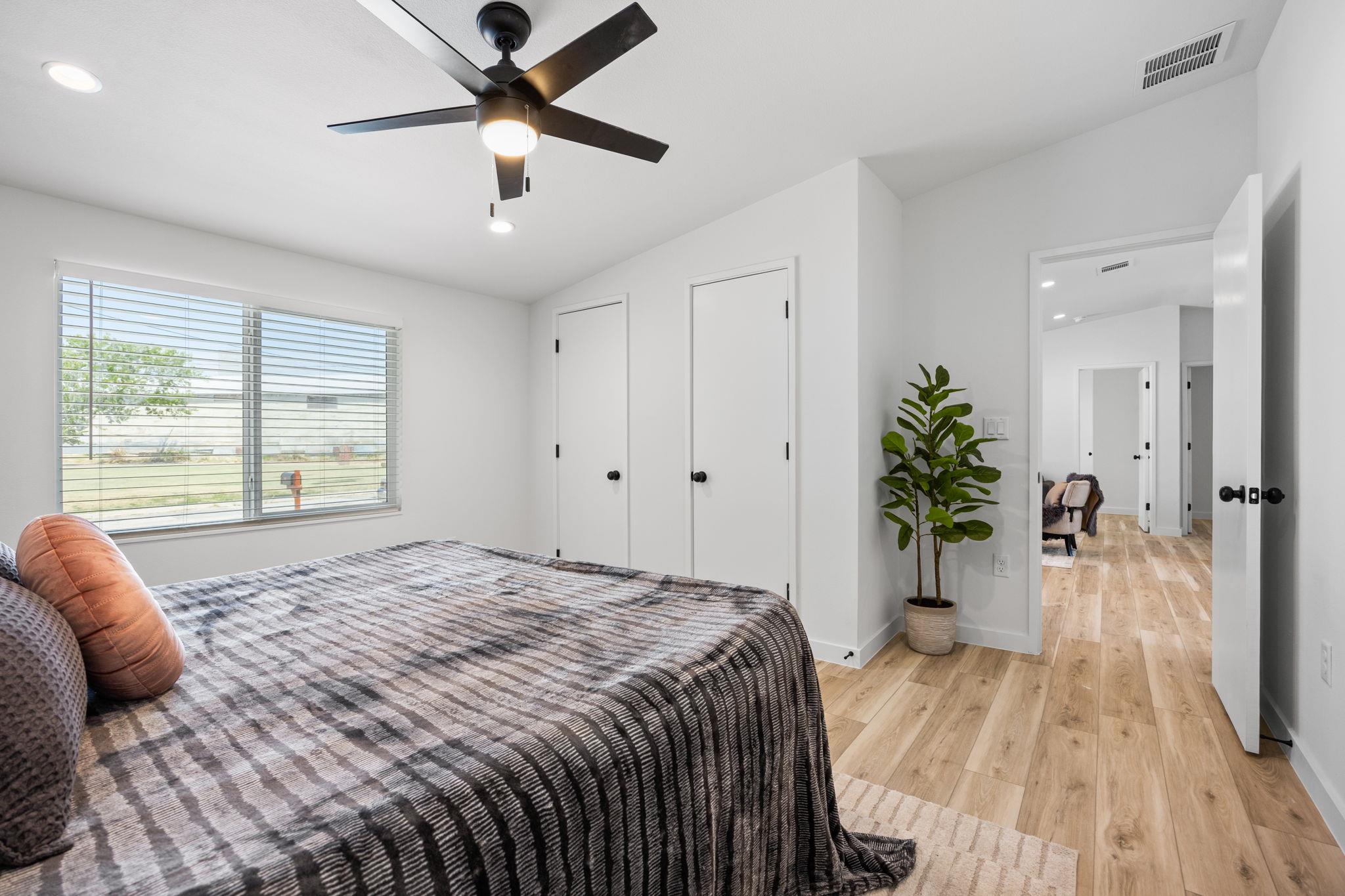 Image 11 of 19 For 404 Pecan St