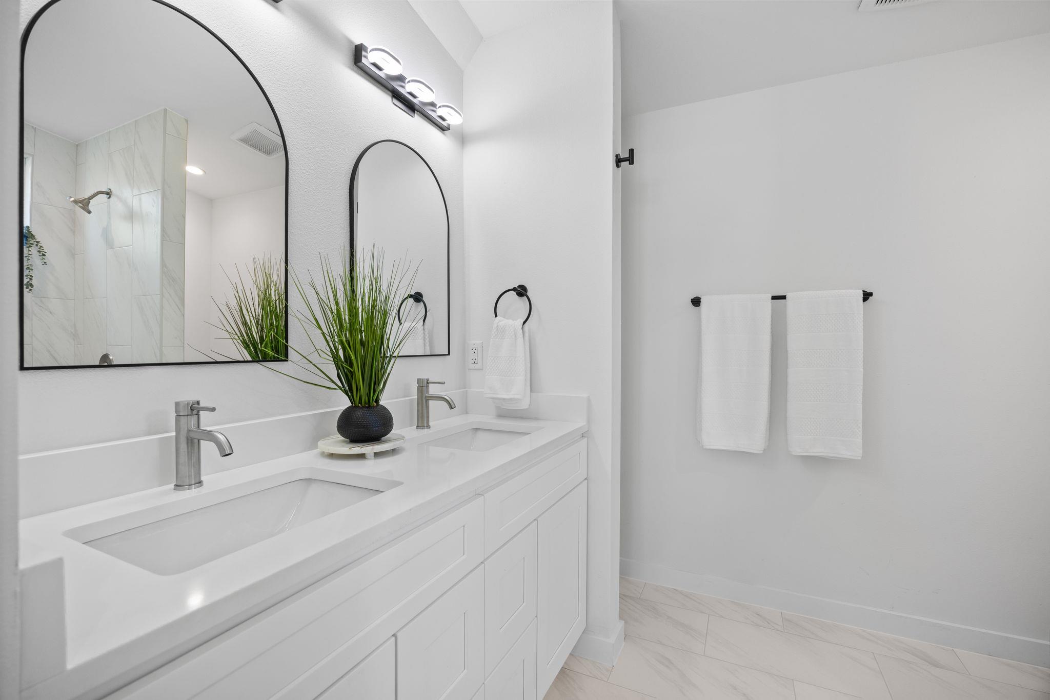 Image 12 of 19 For 404 Pecan St