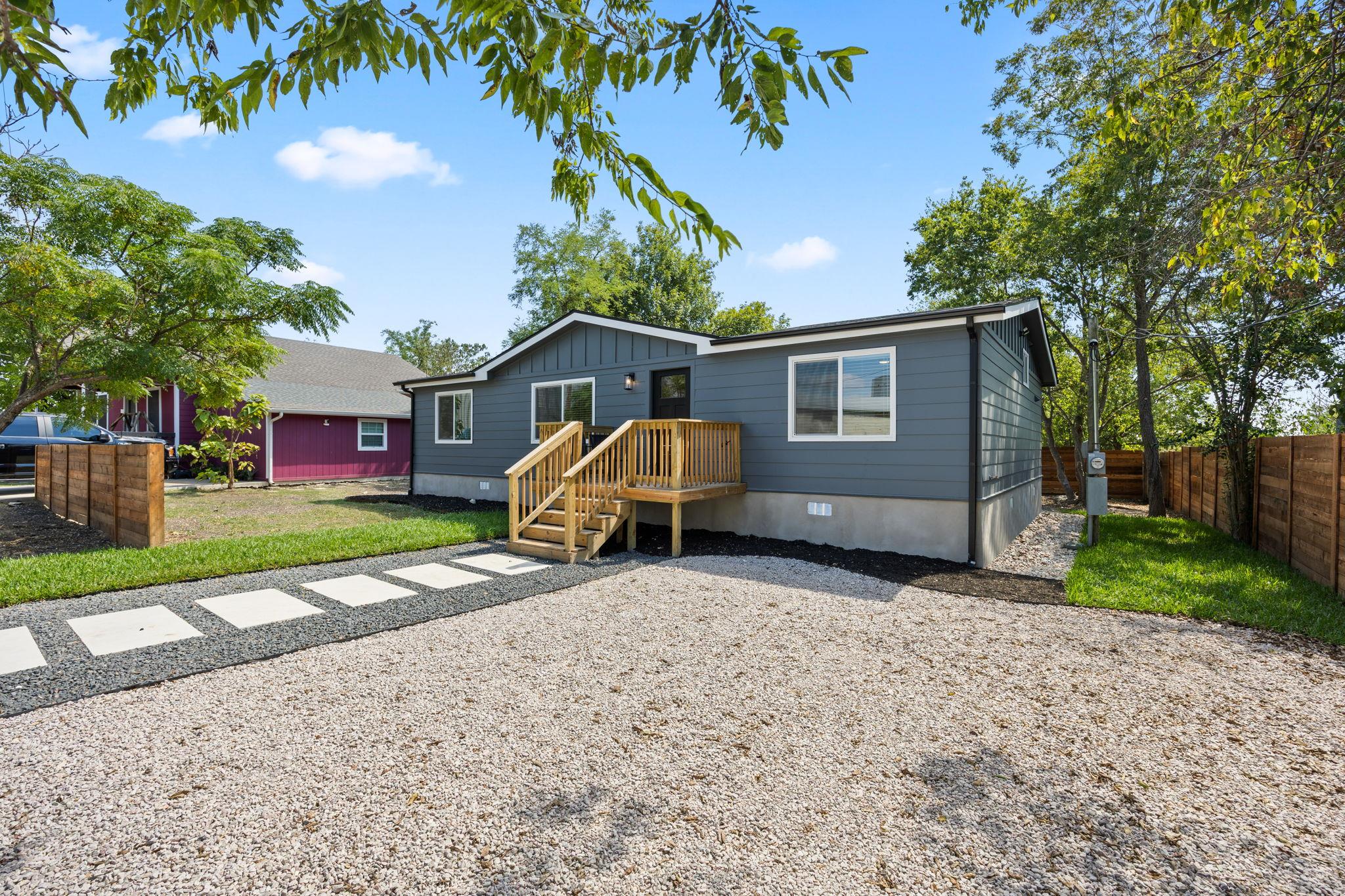 Image 2 of 19 For 404 Pecan St