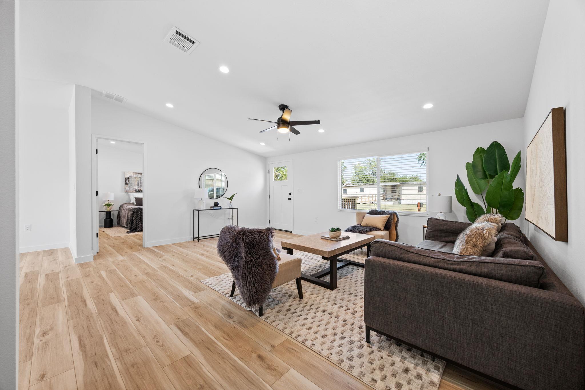 Image 5 of 19 For 404 Pecan St