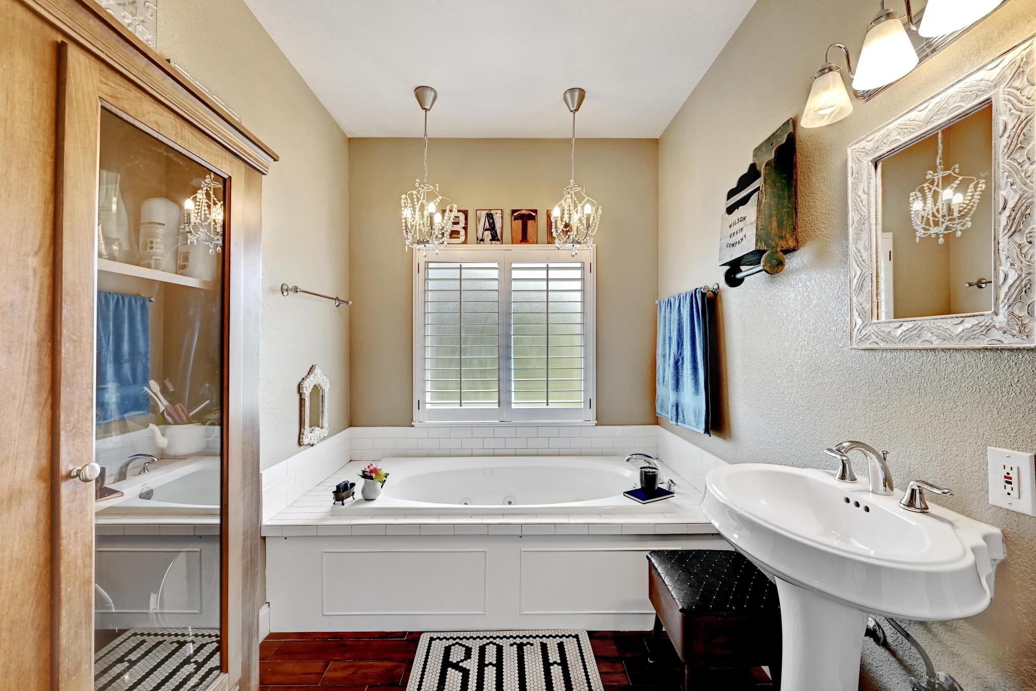 Image 17 of 39 For 398 Redbird Ln