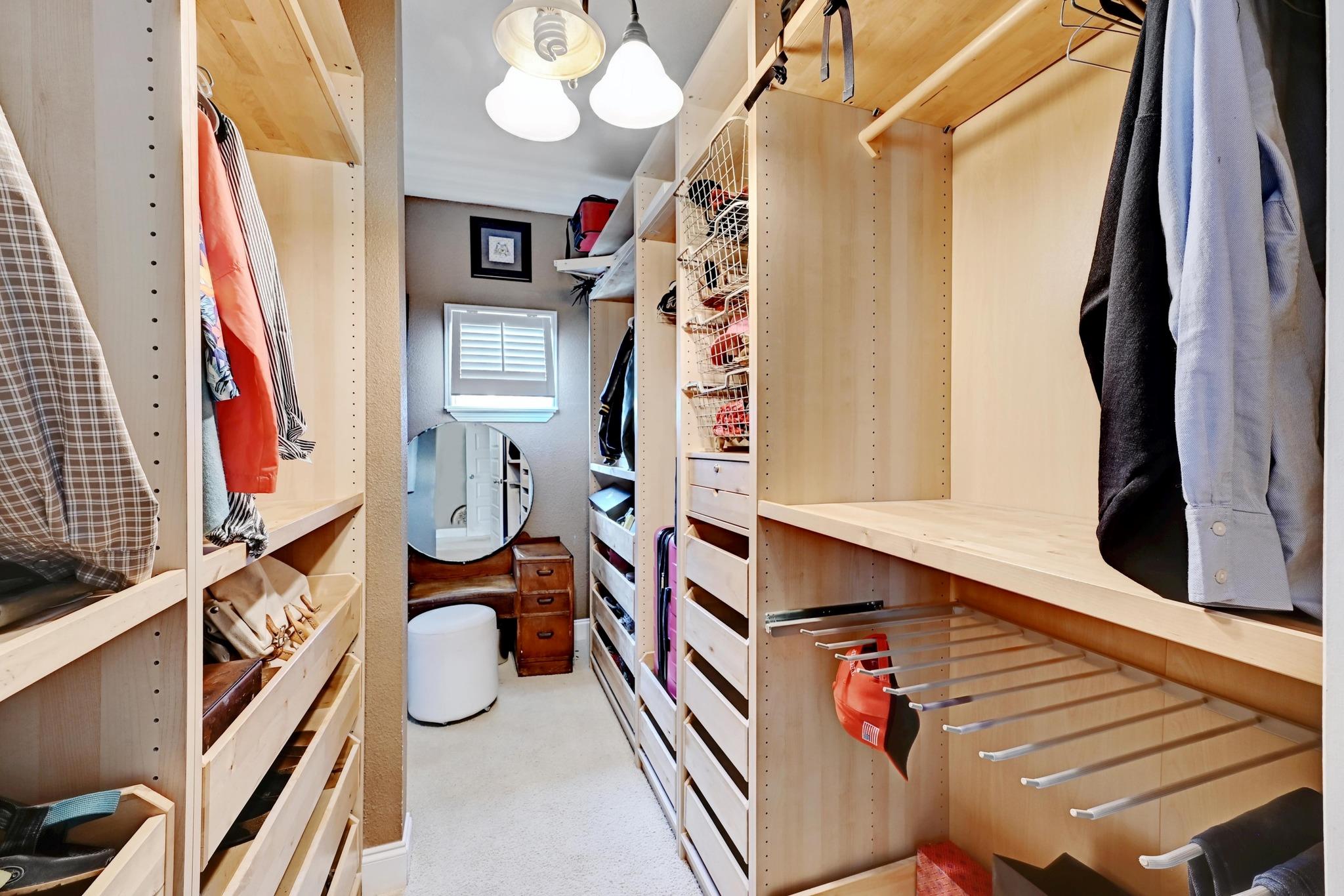 Image 18 of 39 For 398 Redbird Ln